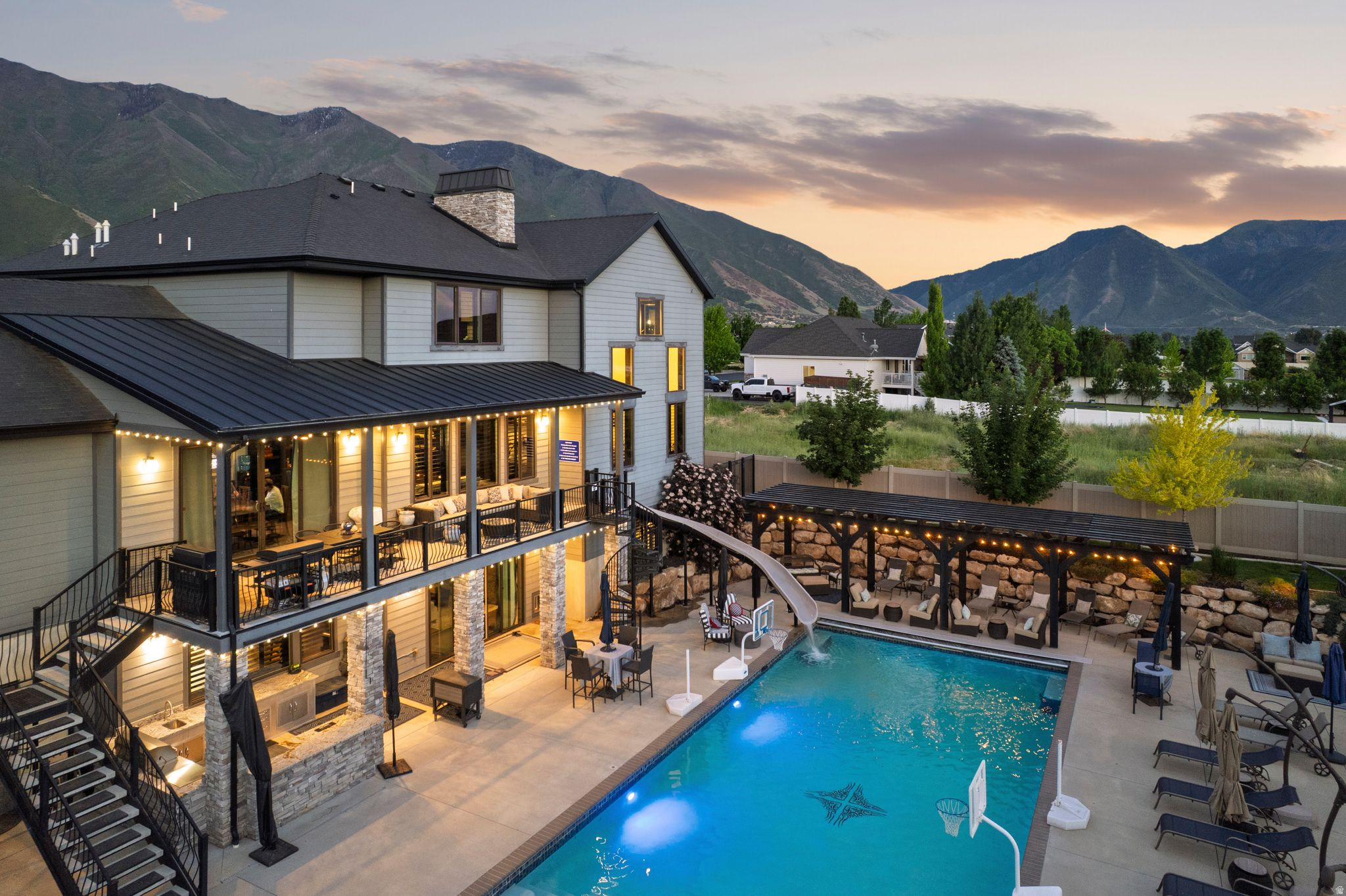 MAPLETON HIGHLANDS - Residential