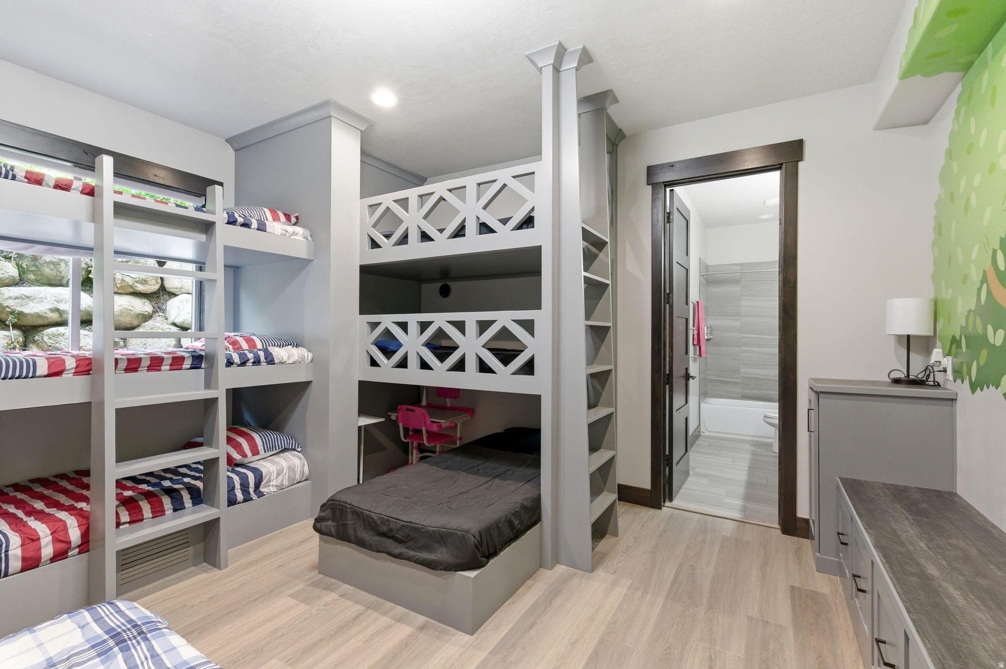 MAPLETON HIGHLANDS - Residential
