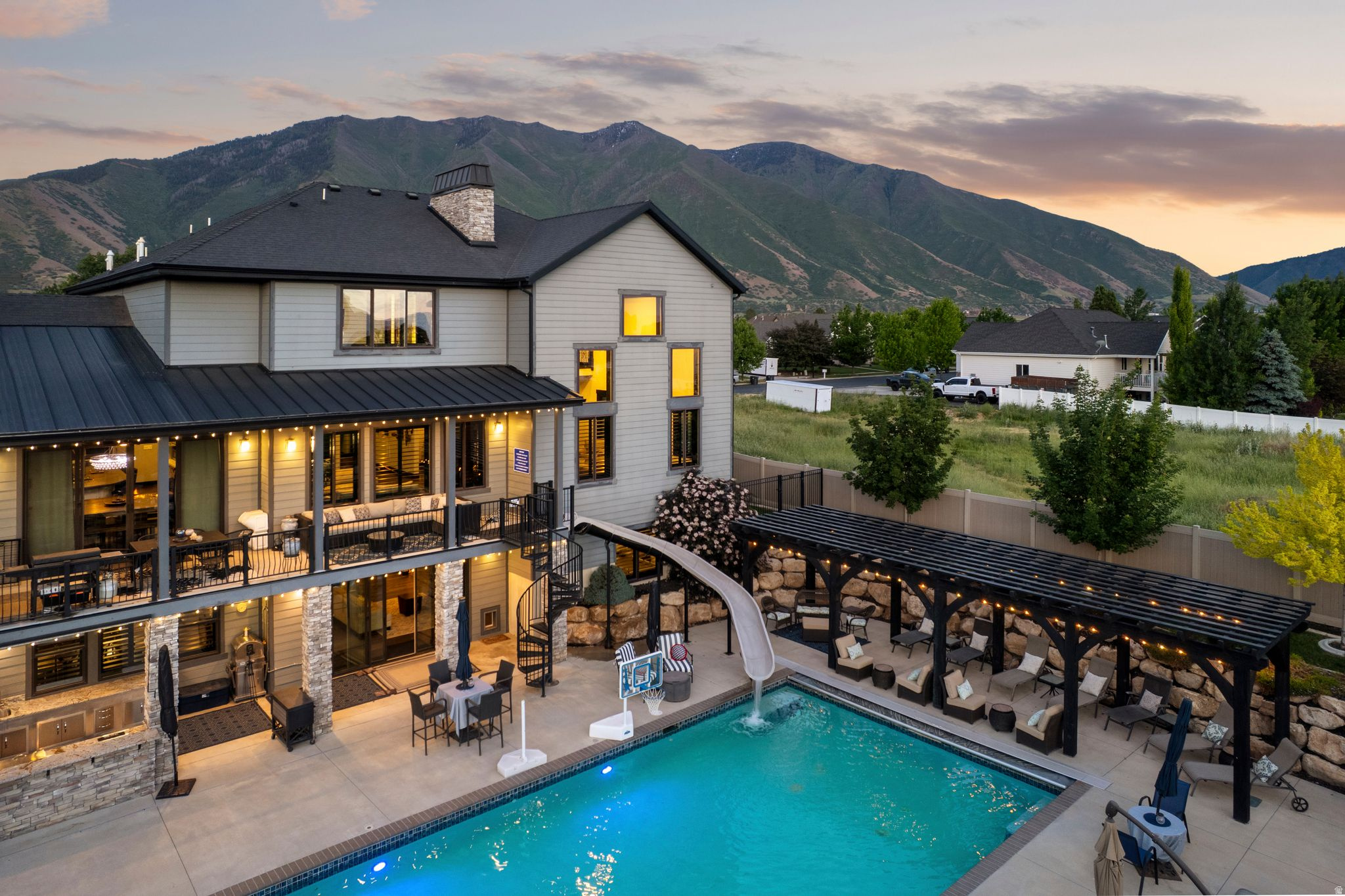 MAPLETON HIGHLANDS - Residential