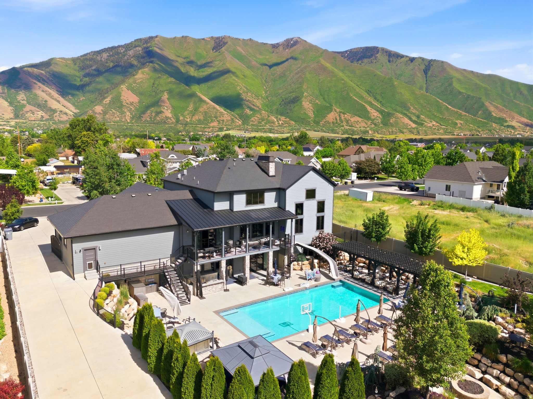 MAPLETON HIGHLANDS - Residential