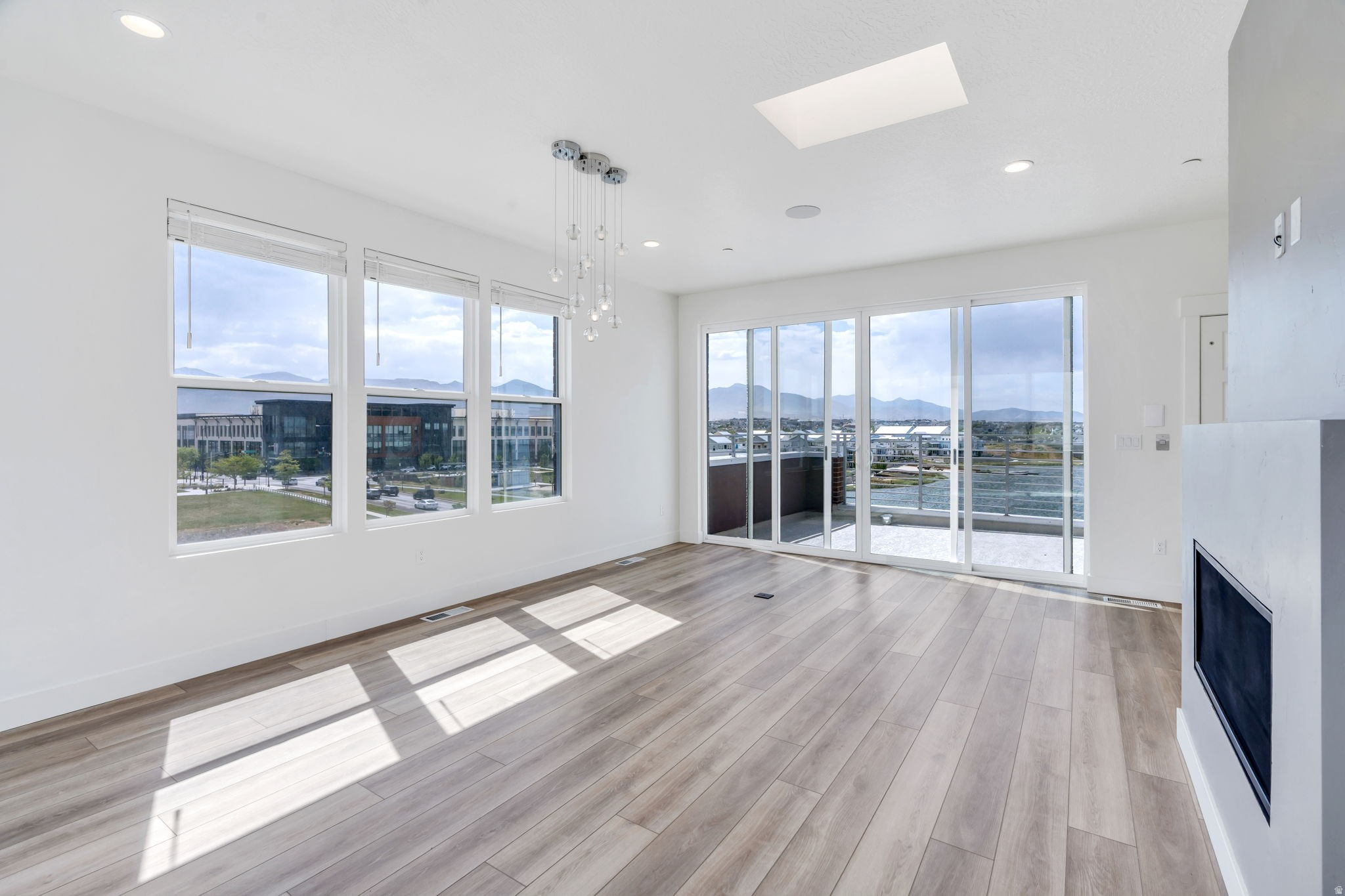 DAYBREAK - Residential