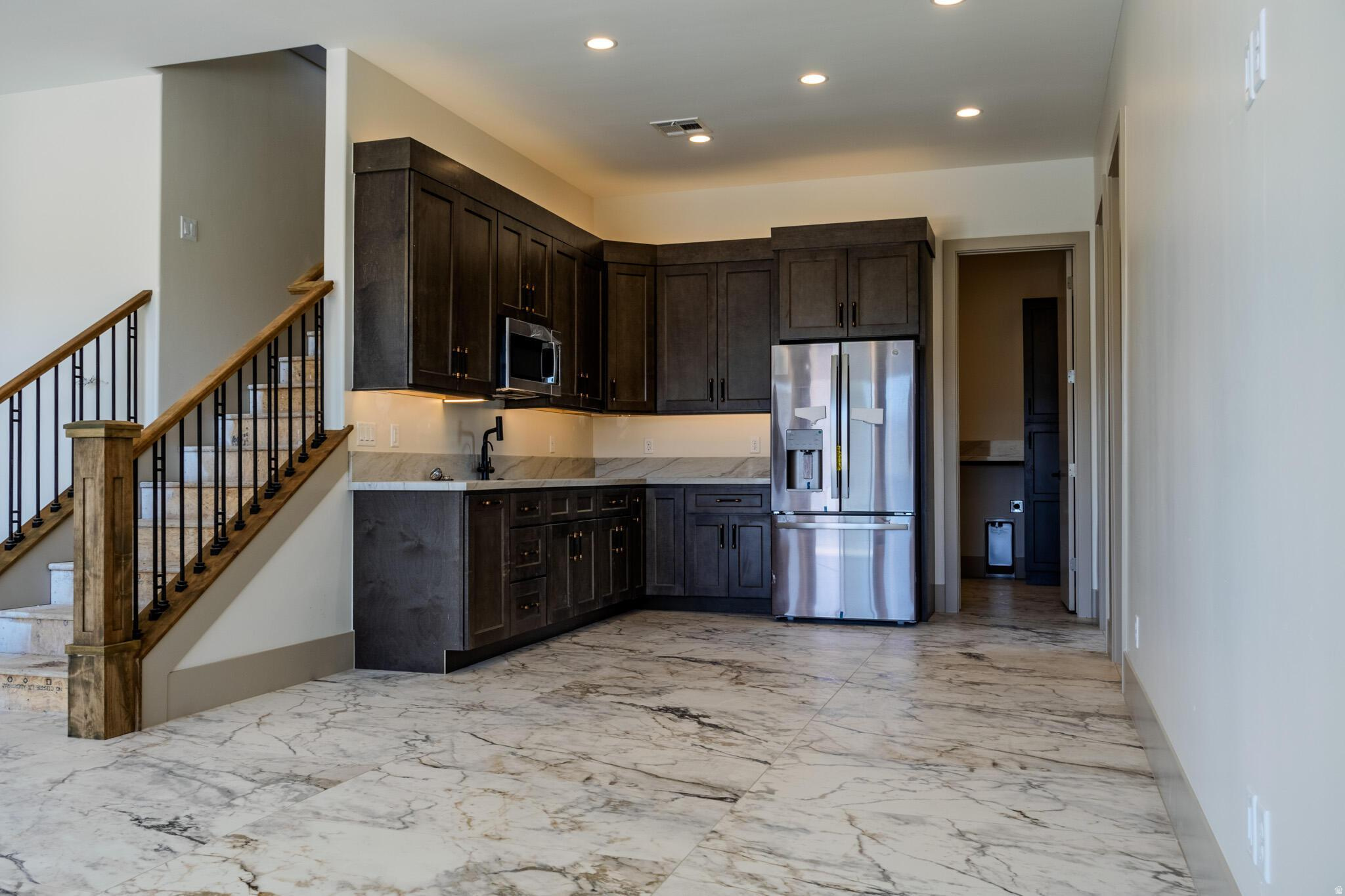 MOUNTAIN VIEW ESTATES - Residential