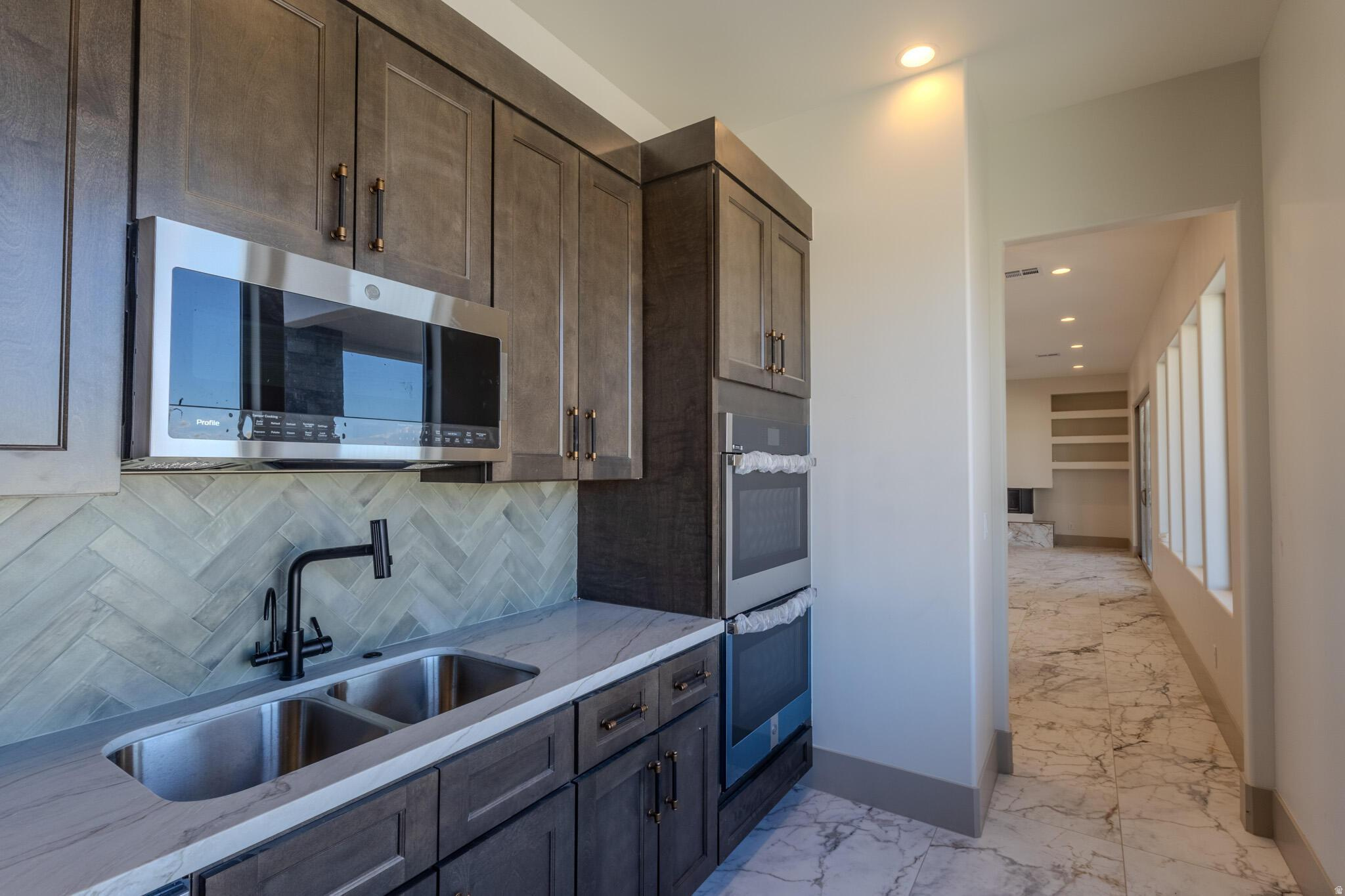 MOUNTAIN VIEW ESTATES - Residential