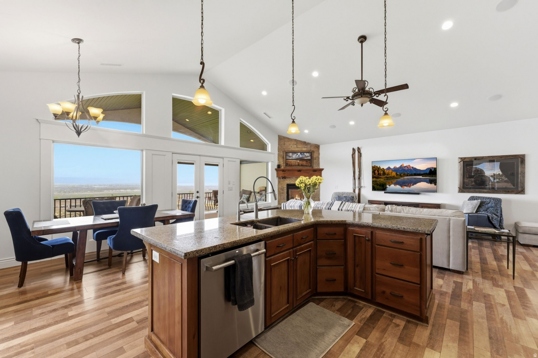 YATES MINOR - Residential