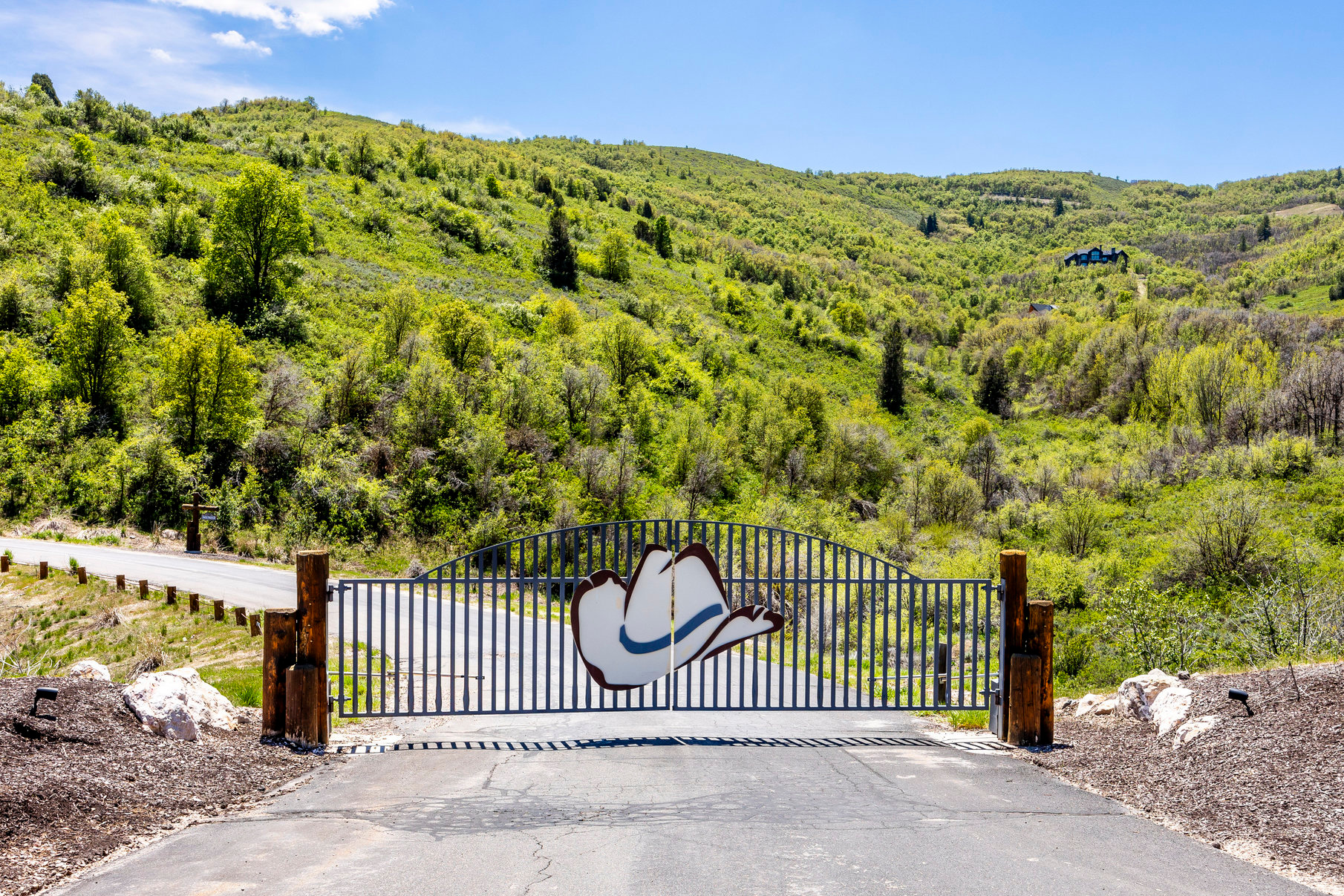 HAWKINS CREEK - Land