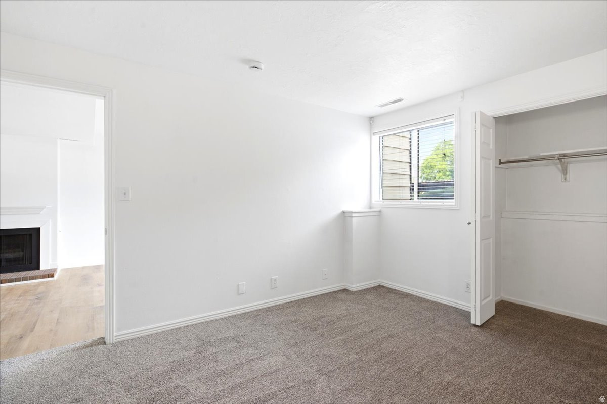 COUNTRY HILLS SQUARE - Residential