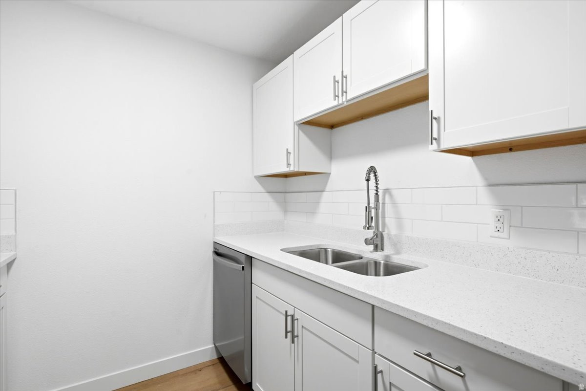 COUNTRY HILLS SQUARE - Residential