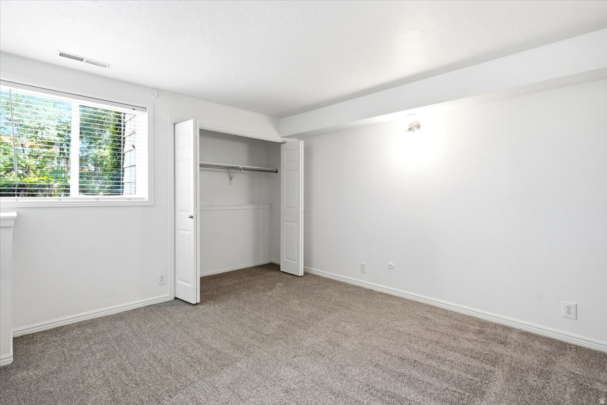 COUNTRY HILLS SQUARE - Residential