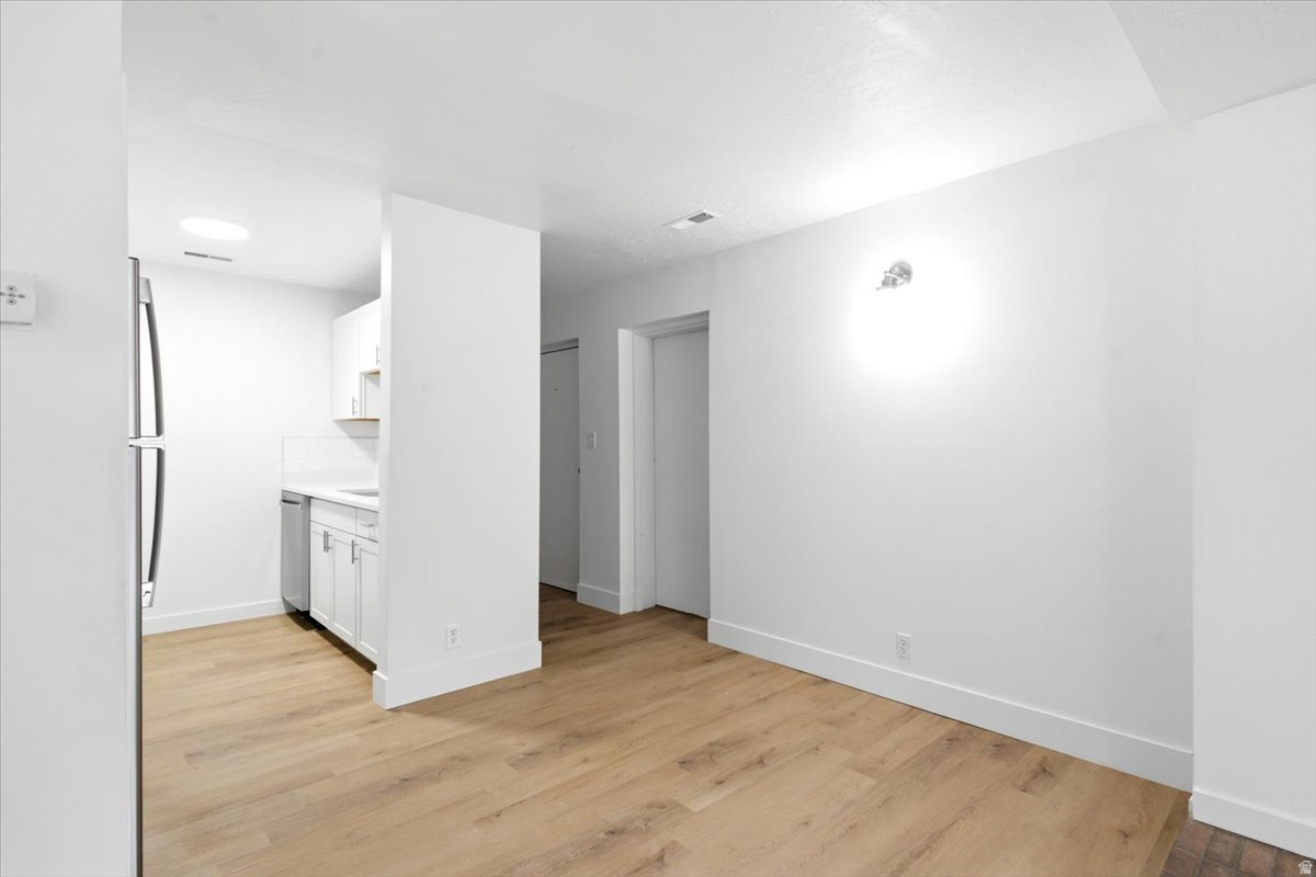 COUNTRY HILLS SQUARE - Residential