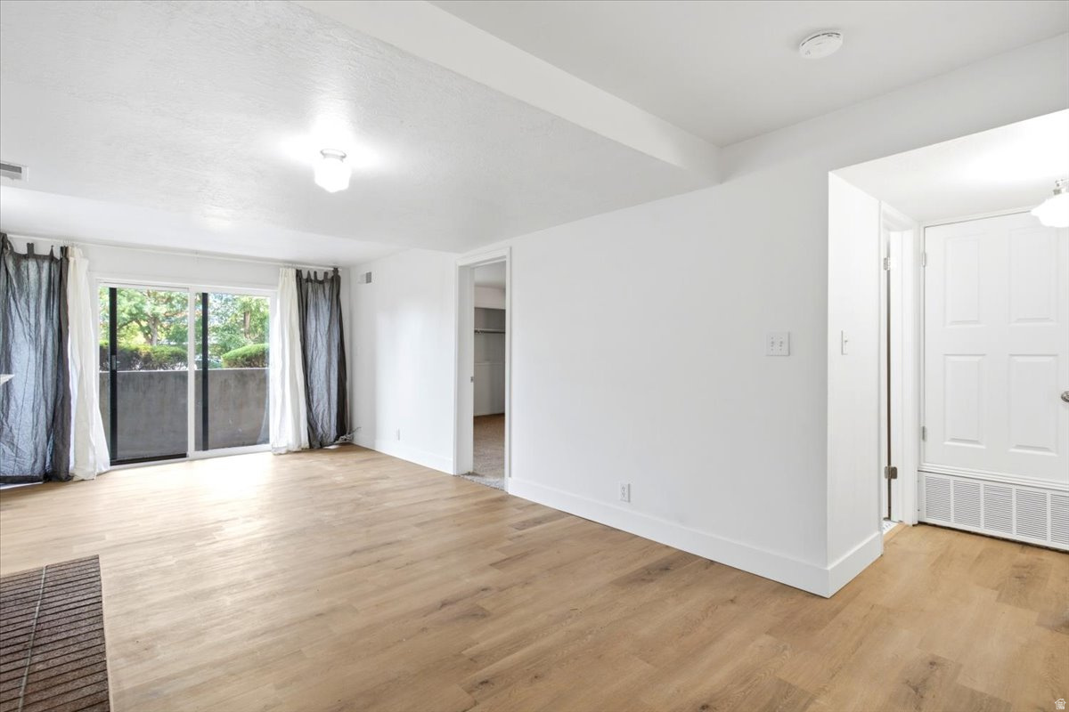 COUNTRY HILLS SQUARE - Residential