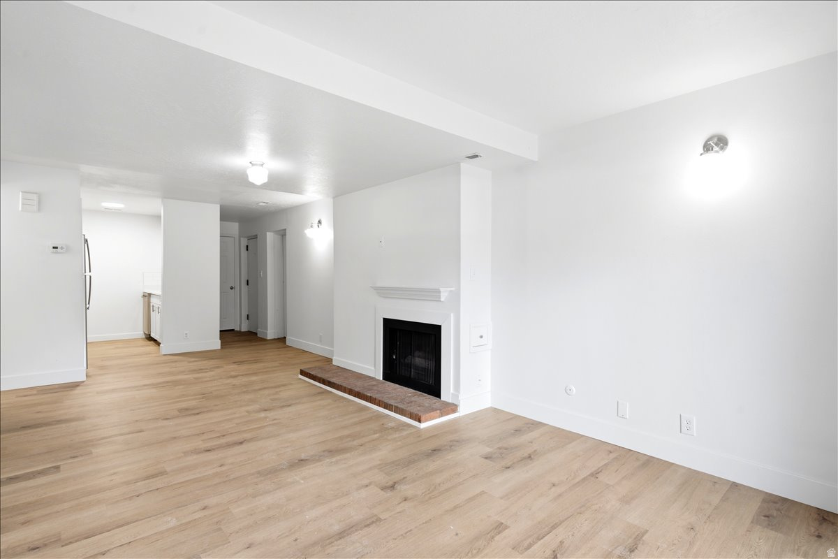 COUNTRY HILLS SQUARE - Residential