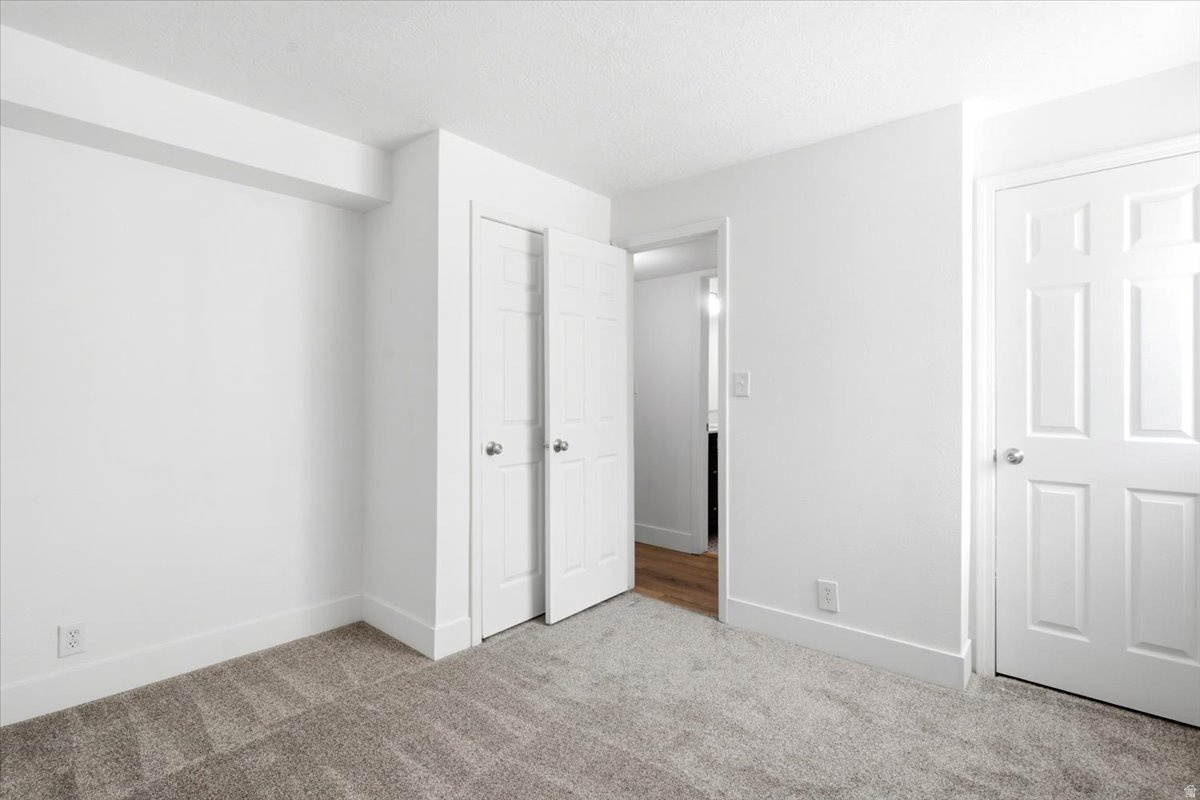 COUNTRY HILLS SQUARE - Residential