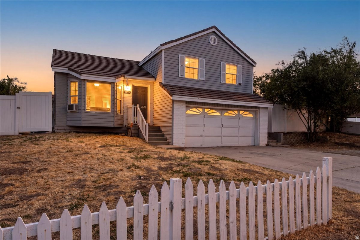 Located on a corner lot with plenty of backyard offers flexibility for parking toys or just simple access to the backyard.    Conveniently located in an established Magna neighborhood with easy access to local schools right in the neighborhood, parks and major commuter routes.