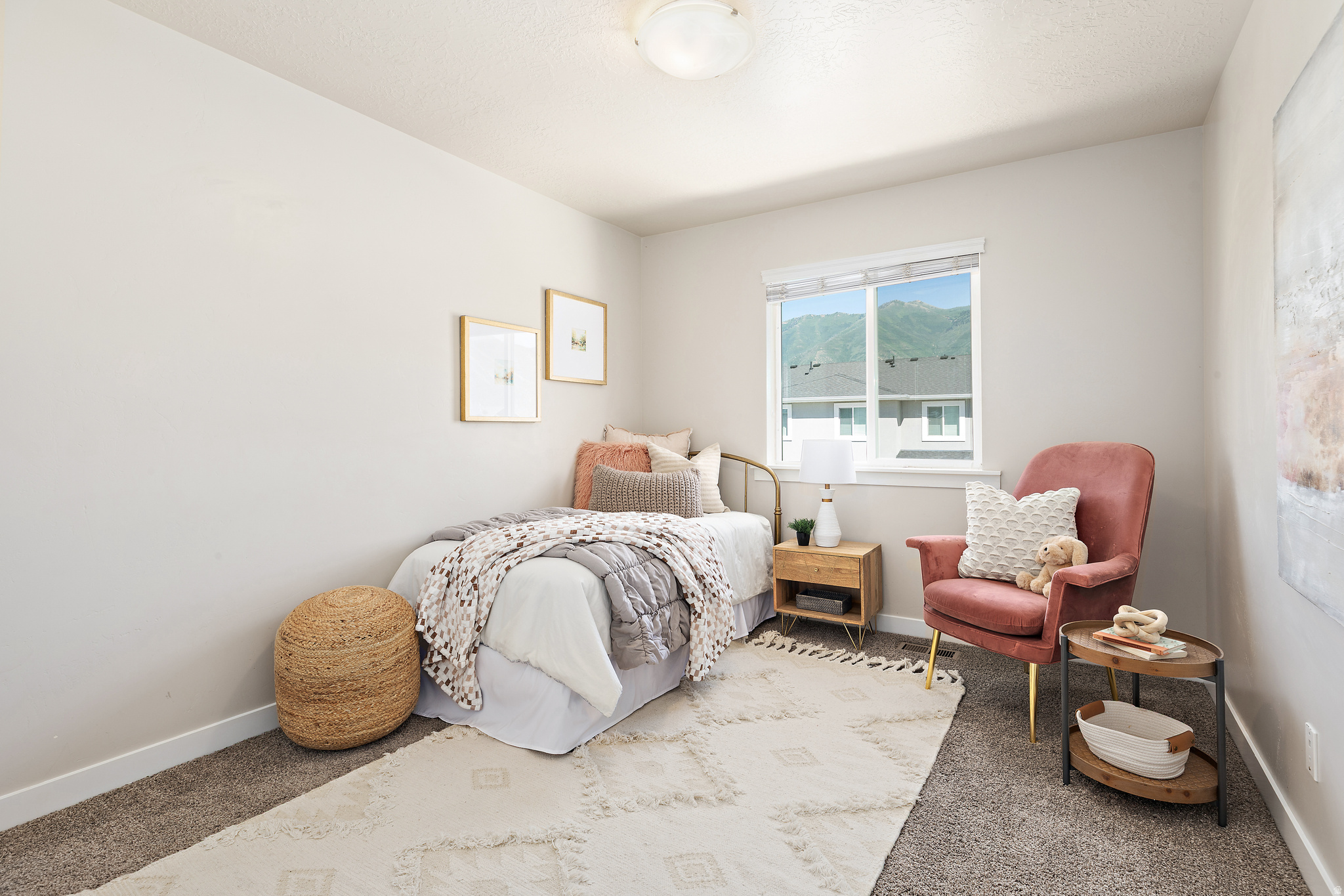 COBBLESTONE TOWNHOME - Residential