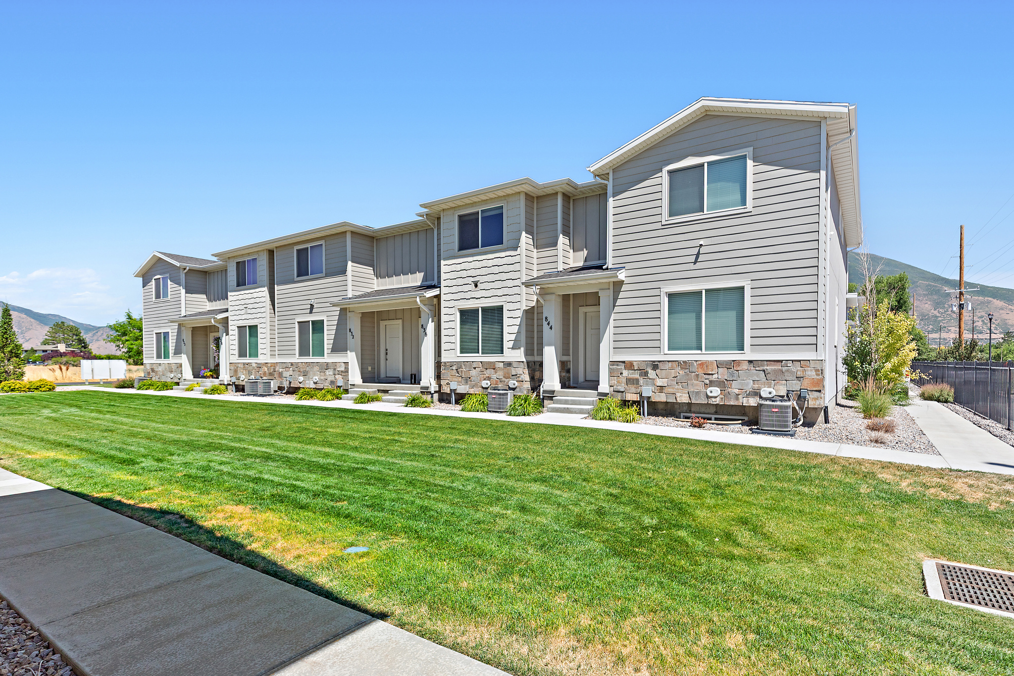 COBBLESTONE TOWNHOME - Residential