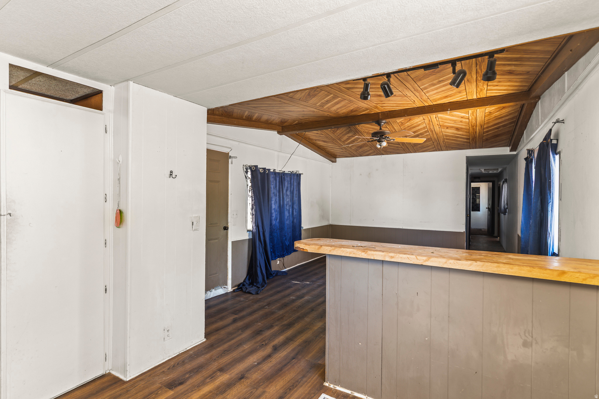 MOUNTAIN VIEW ESTATES - Residential