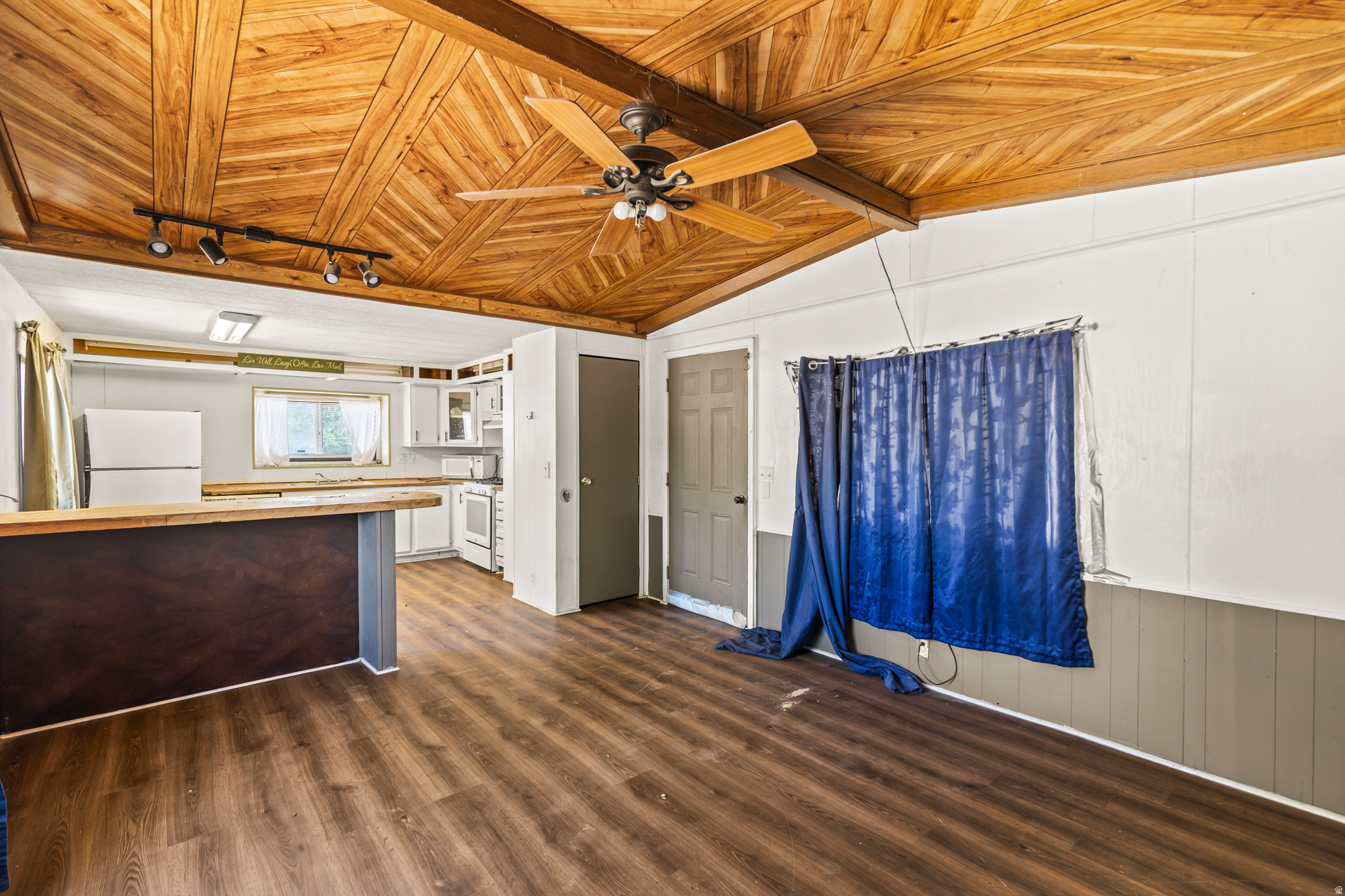 MOUNTAIN VIEW ESTATES - Residential