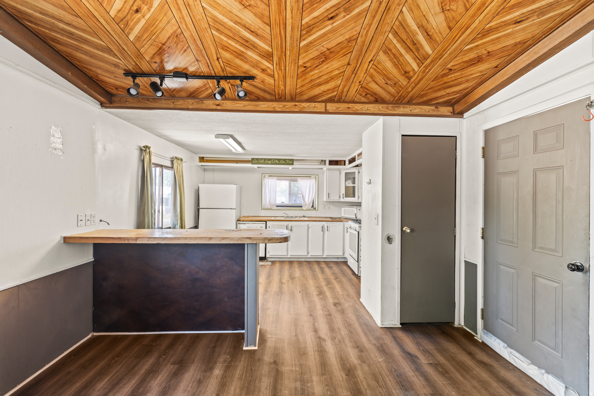 MOUNTAIN VIEW ESTATES - Residential