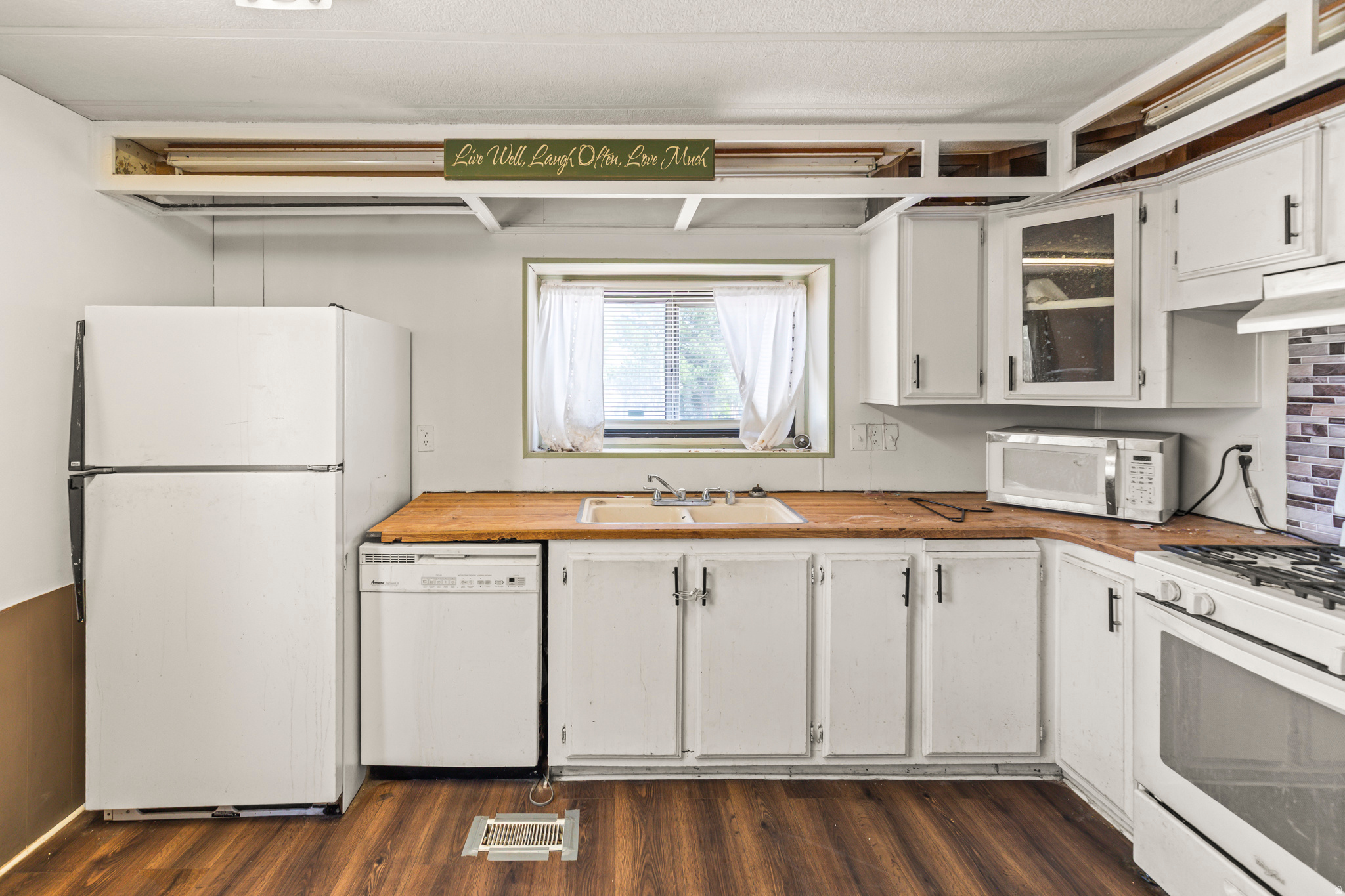 MOUNTAIN VIEW ESTATES - Residential