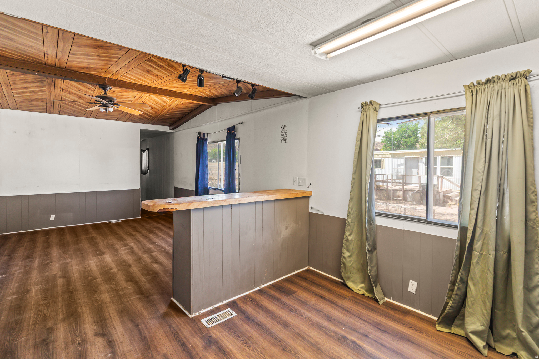 MOUNTAIN VIEW ESTATES - Residential