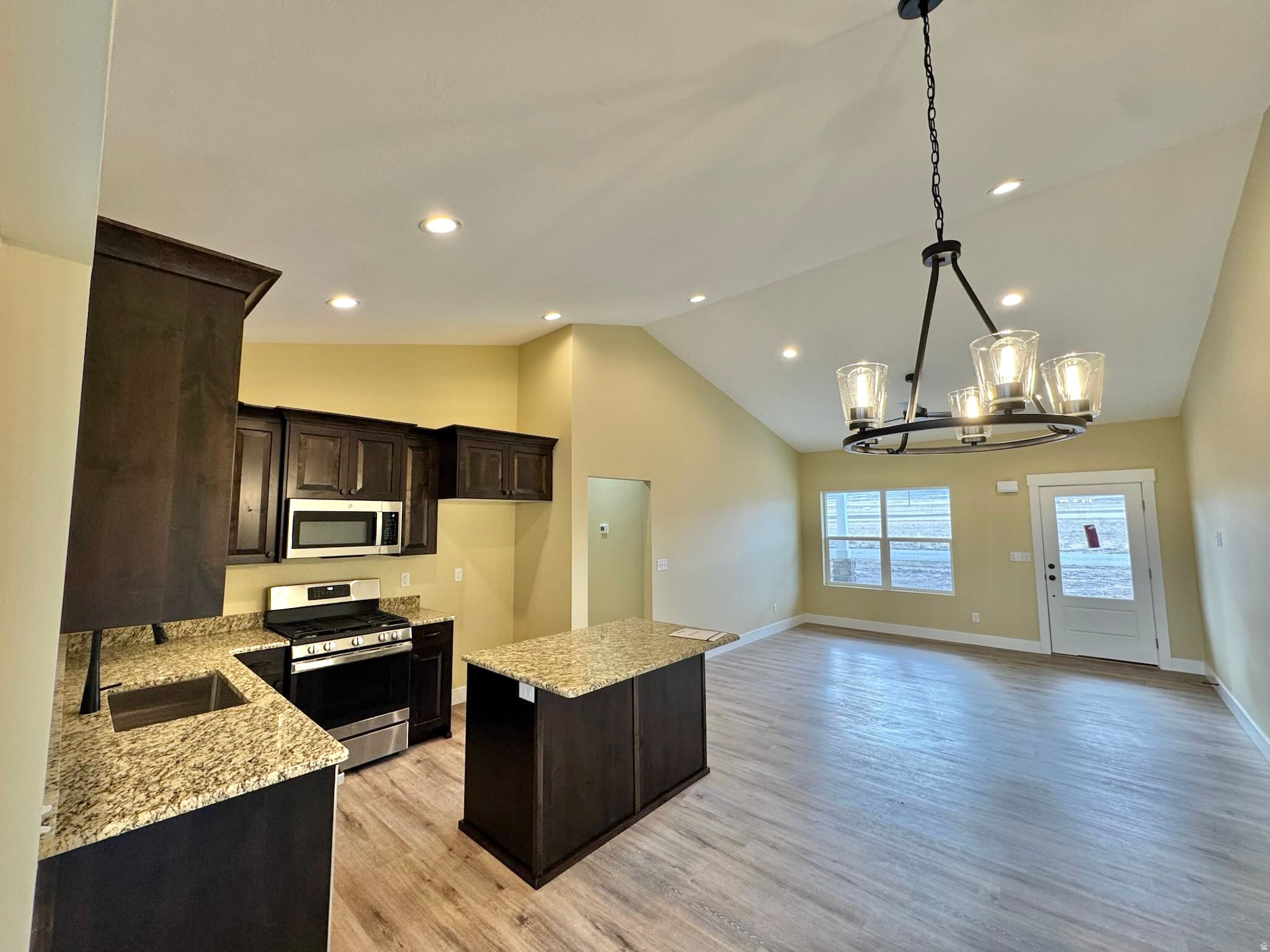 MOUNTAIN VIEW PH 2 - Residential