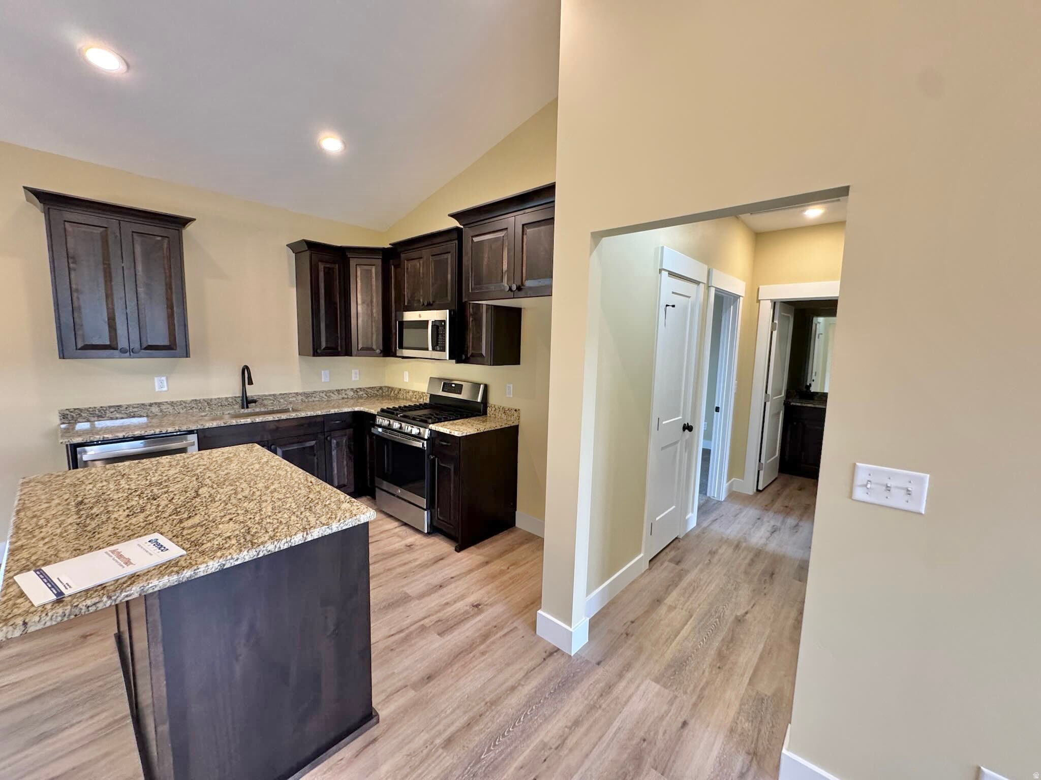 MOUNTAIN VIEW PH 2 - Residential