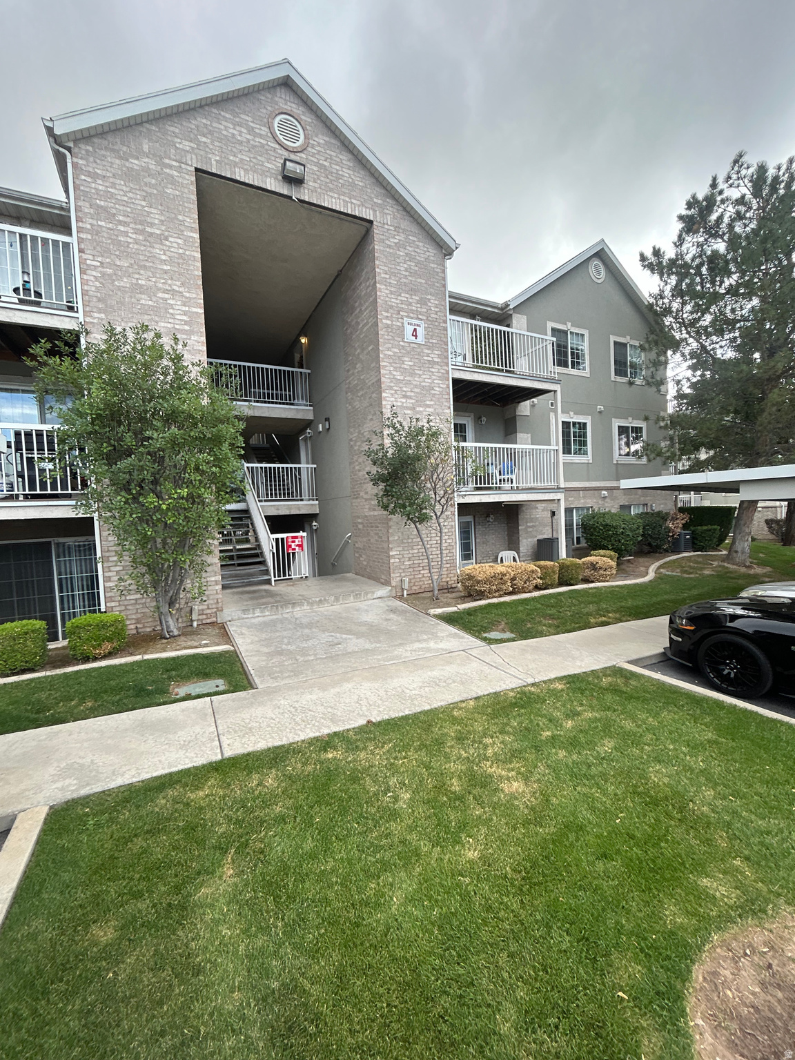WESTON / SHADOW RIDGE CONDOMINIUMS - Residential
