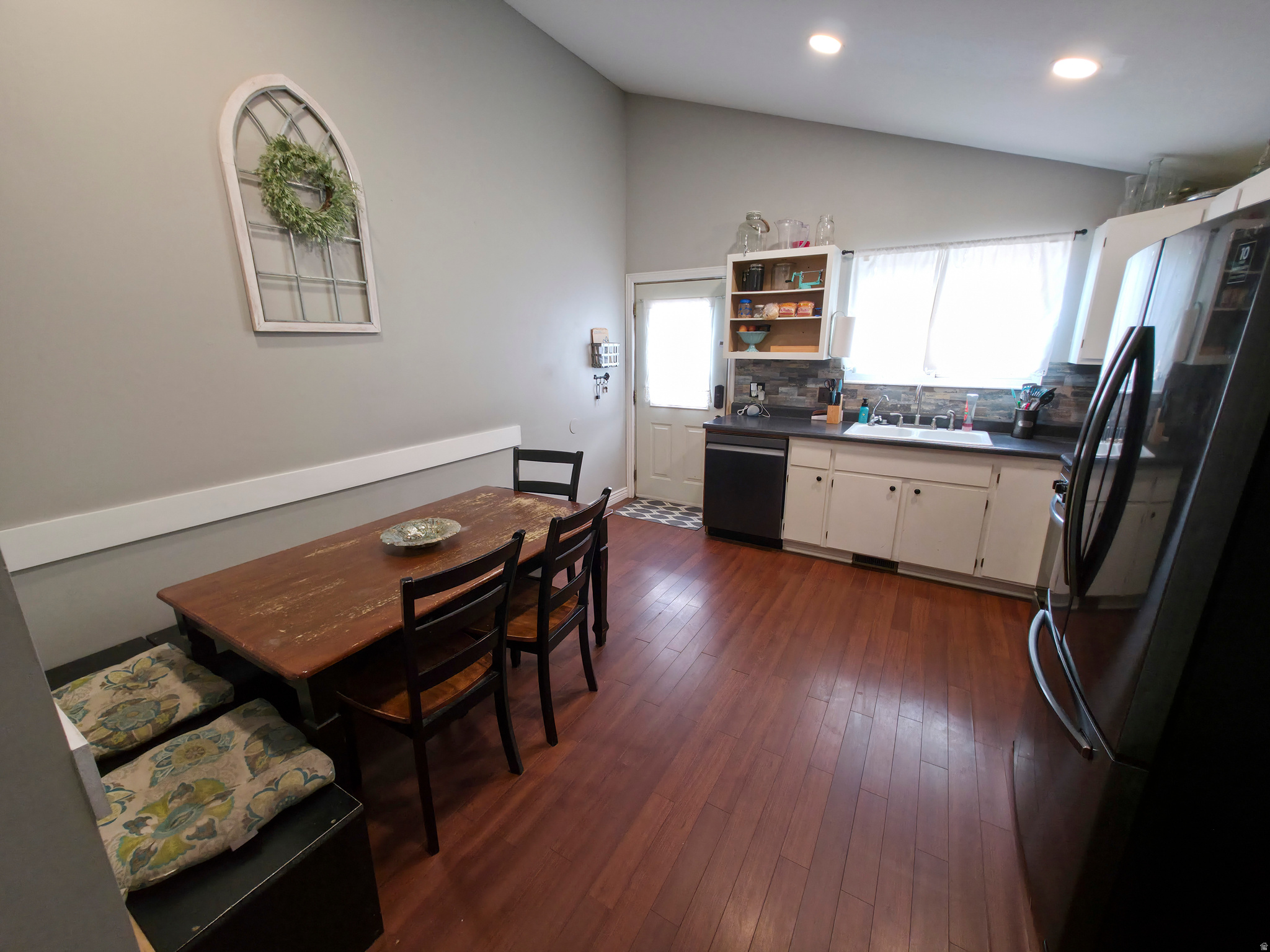 WALNUT HILLS - Residential