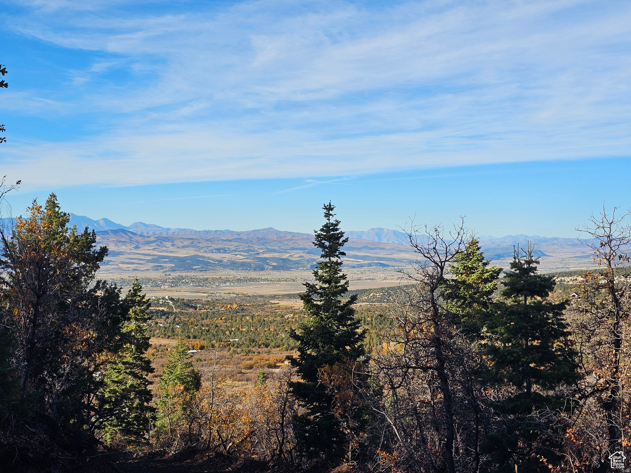 SKYLINE ACRES - Land