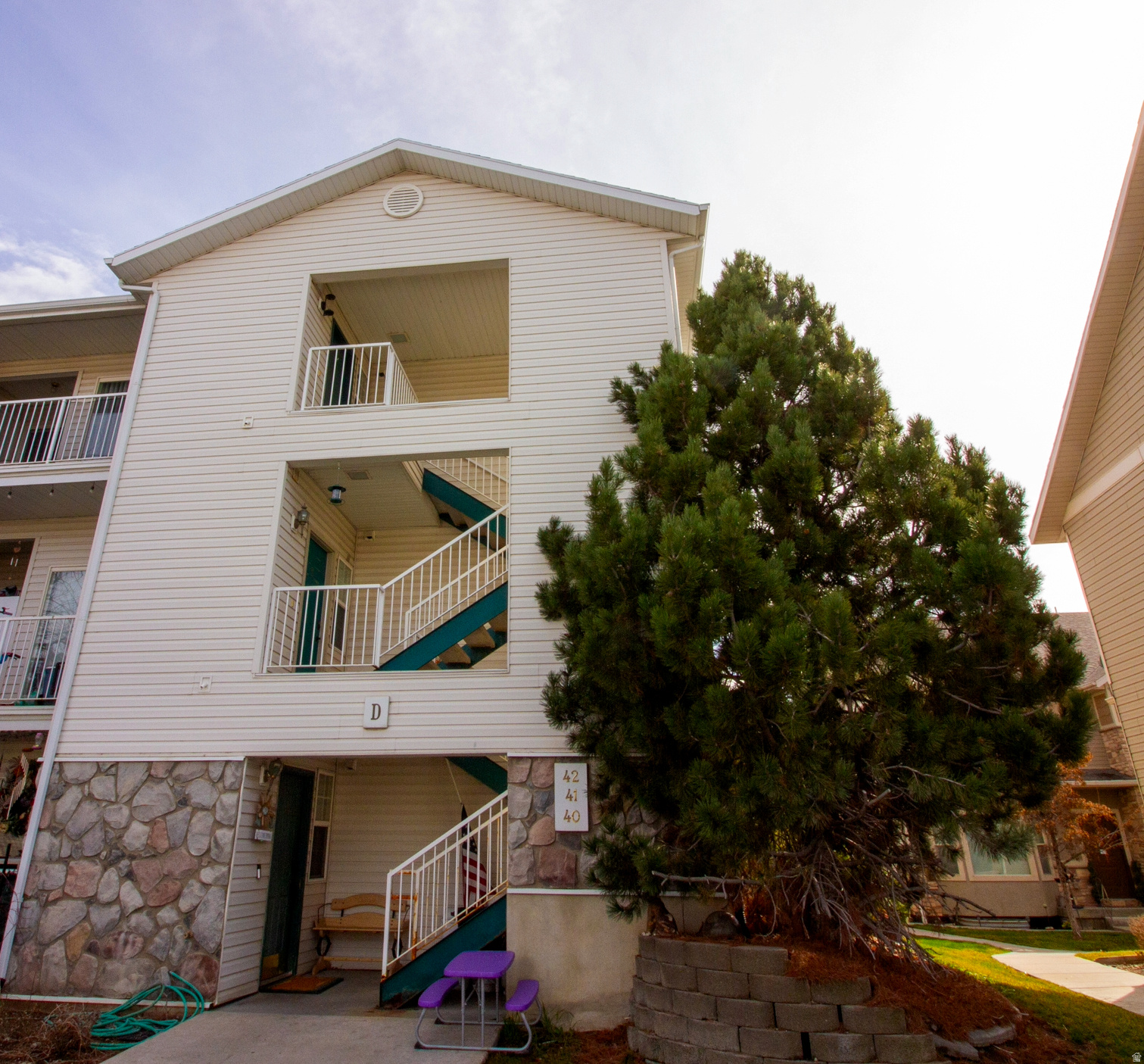 Beautiful top-floor condo! Vaulted ceilings! New carpeting, new water heater, new dishwasher, newer heat pump and newer LVP flooring. Walking distance to schools and grocery stores. Minutes from 1-15 freeway, restaurants. Washer and dryer are negotiable. HOA fee covers: Trash and water, partial insurance, club house, tennis courts, snow removal, and swimming pool. Come dive in!