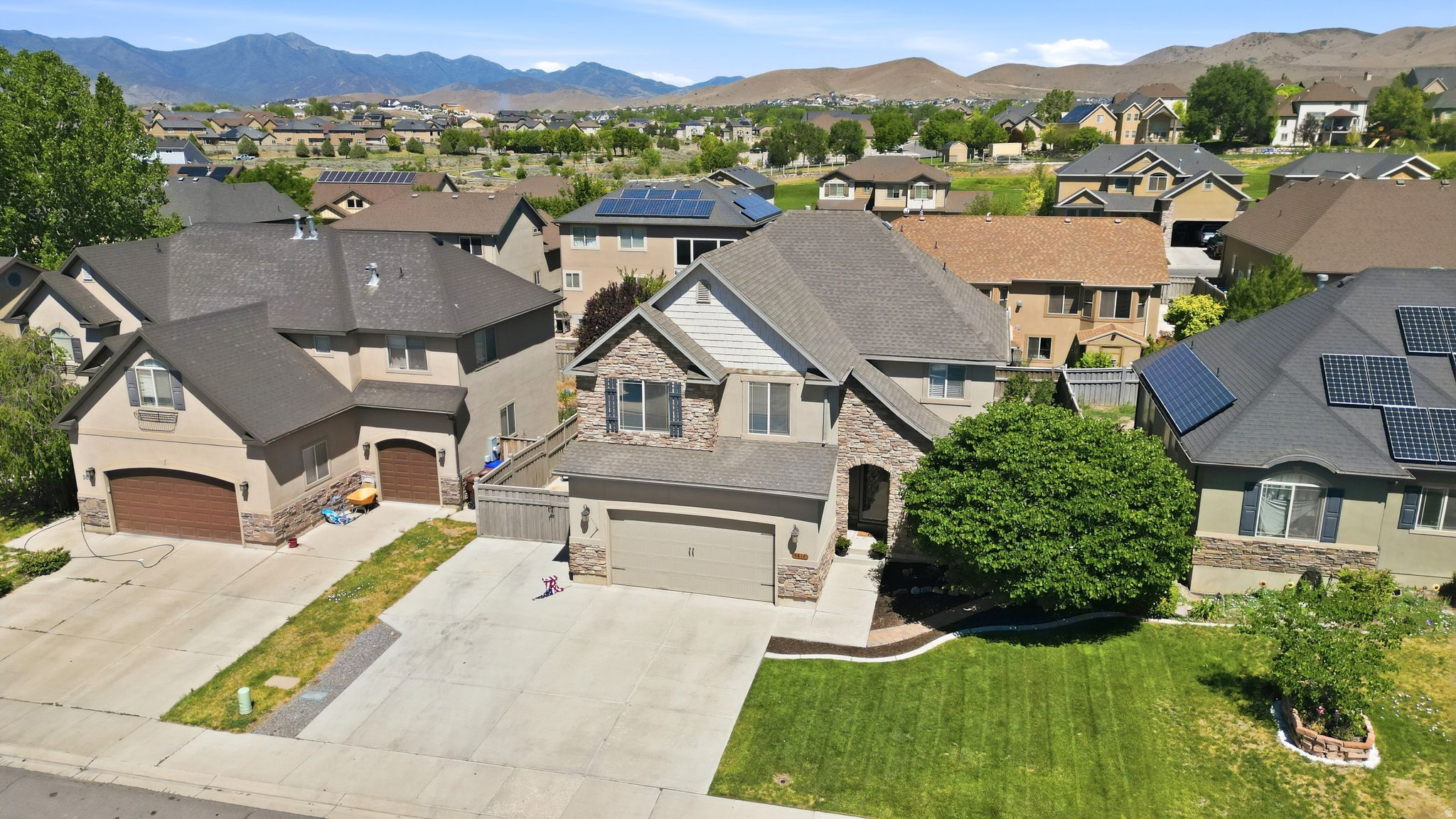 ANTHEM ON THE GREEN - Residential