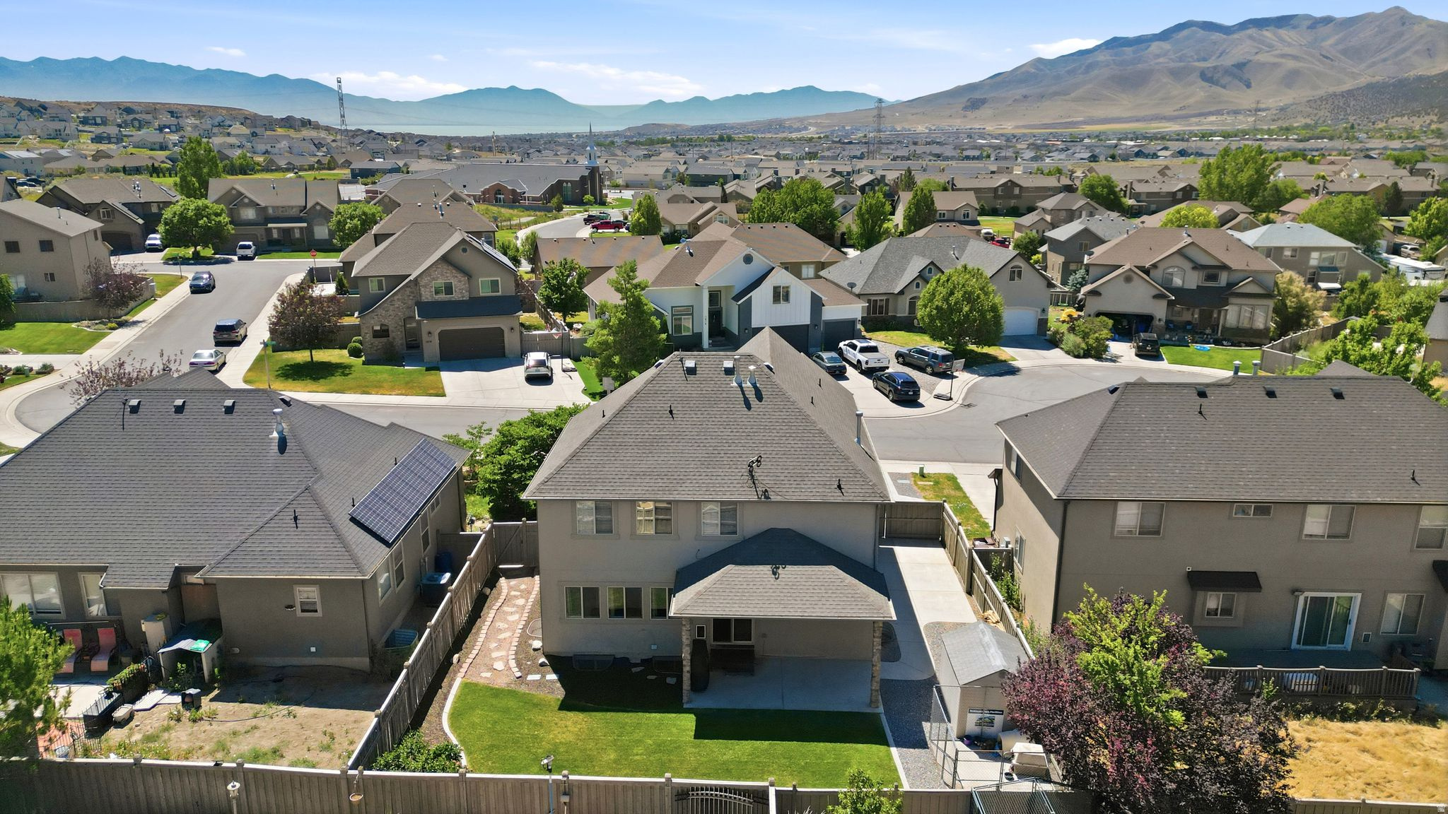 ANTHEM ON THE GREEN - Residential