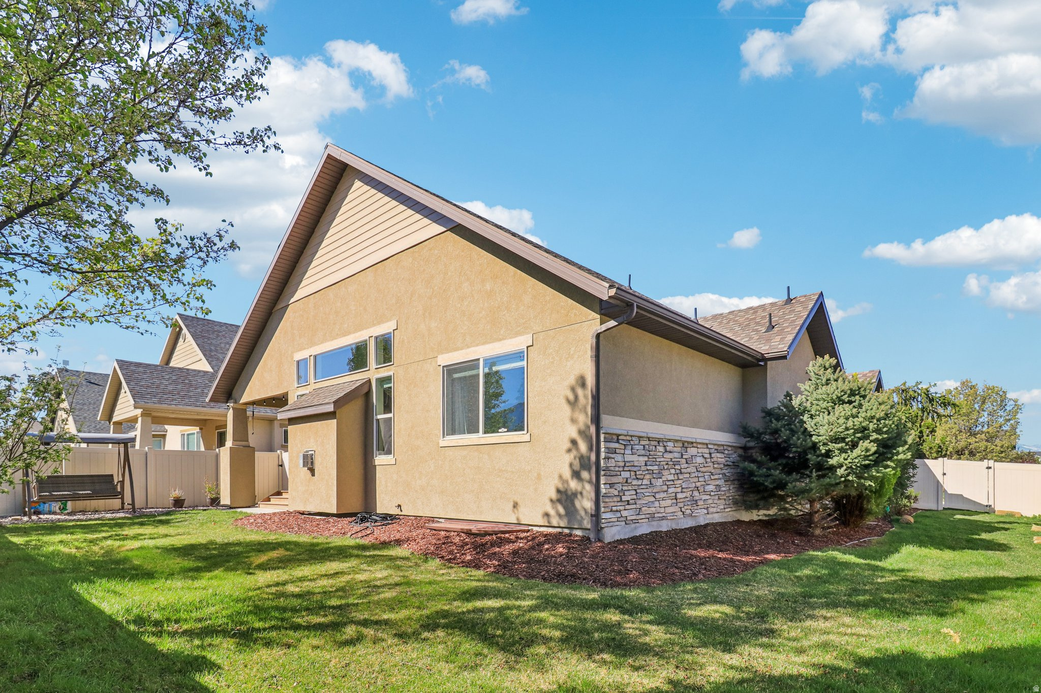 ROSE GARDENS - Residential