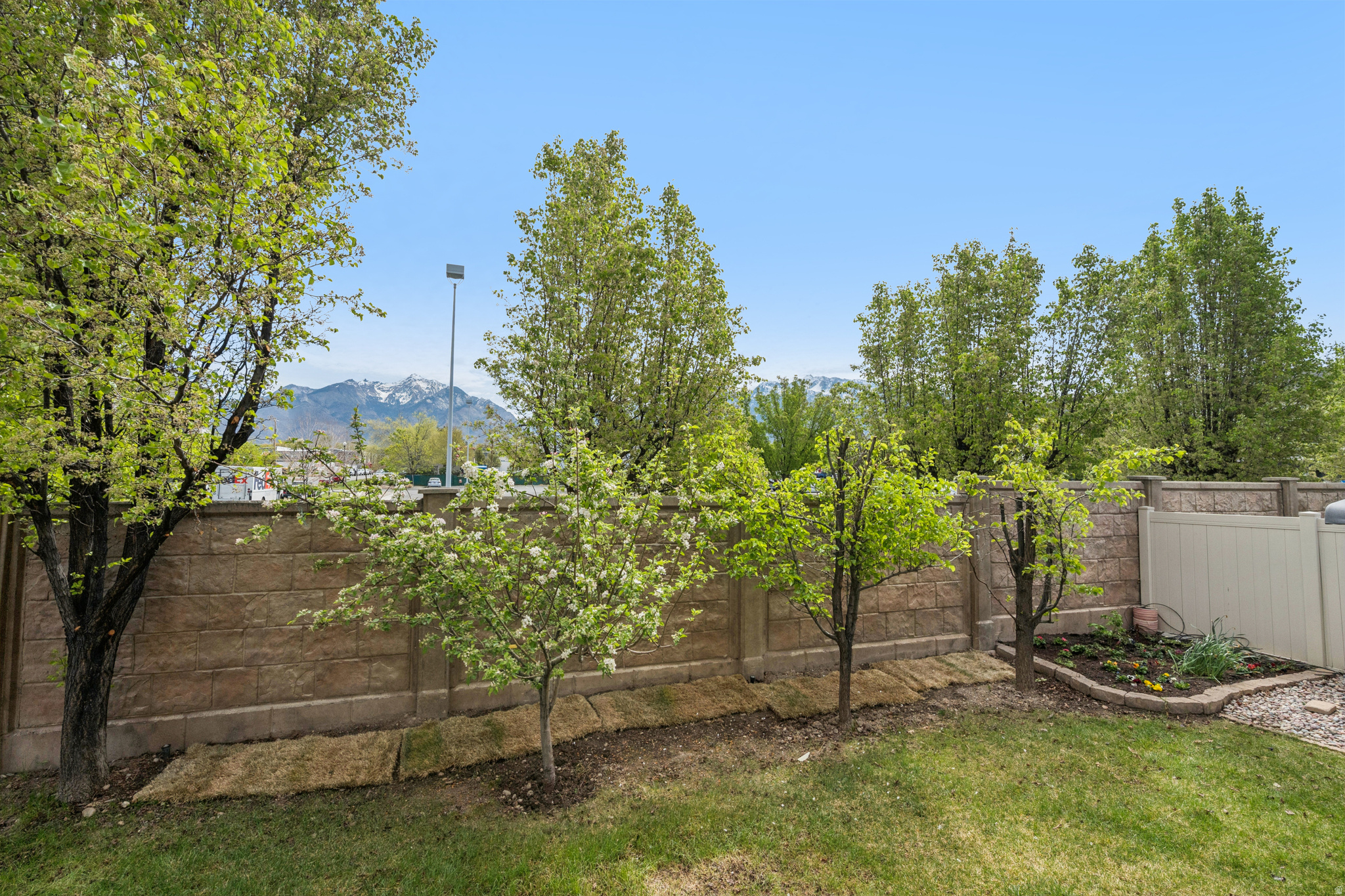 ROSE GARDENS - Residential
