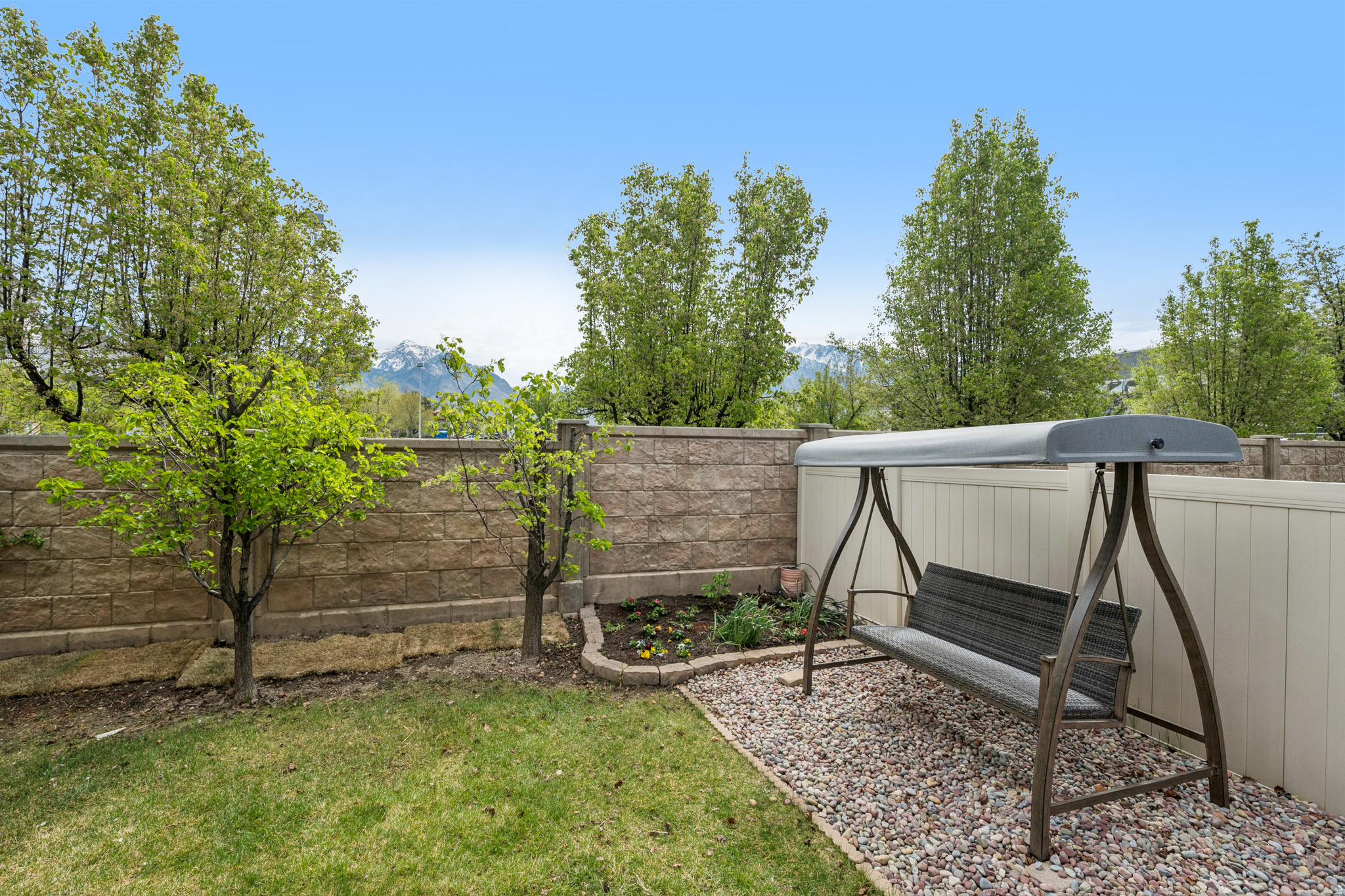 ROSE GARDENS - Residential
