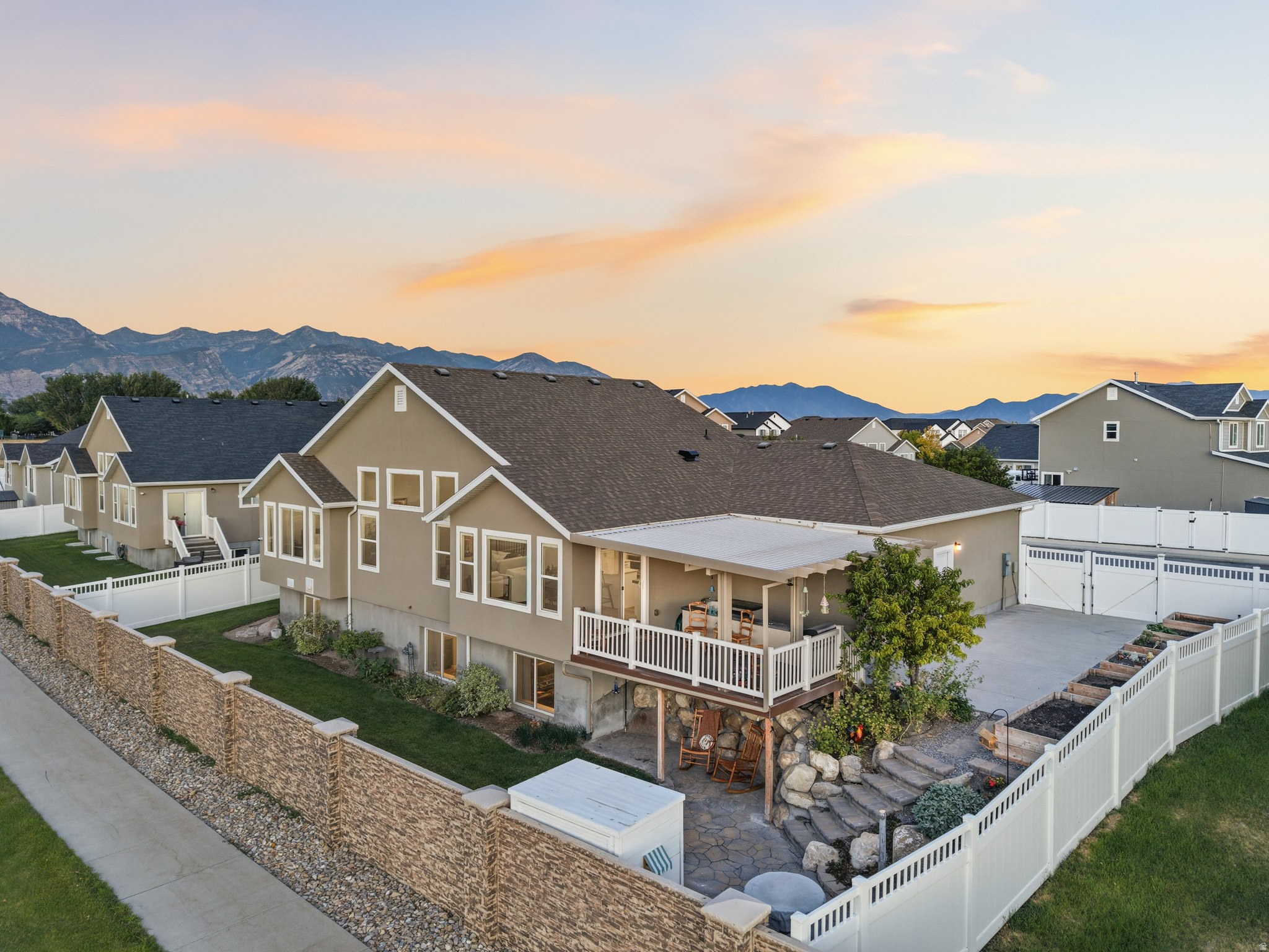 THE MEADOWS - Residential