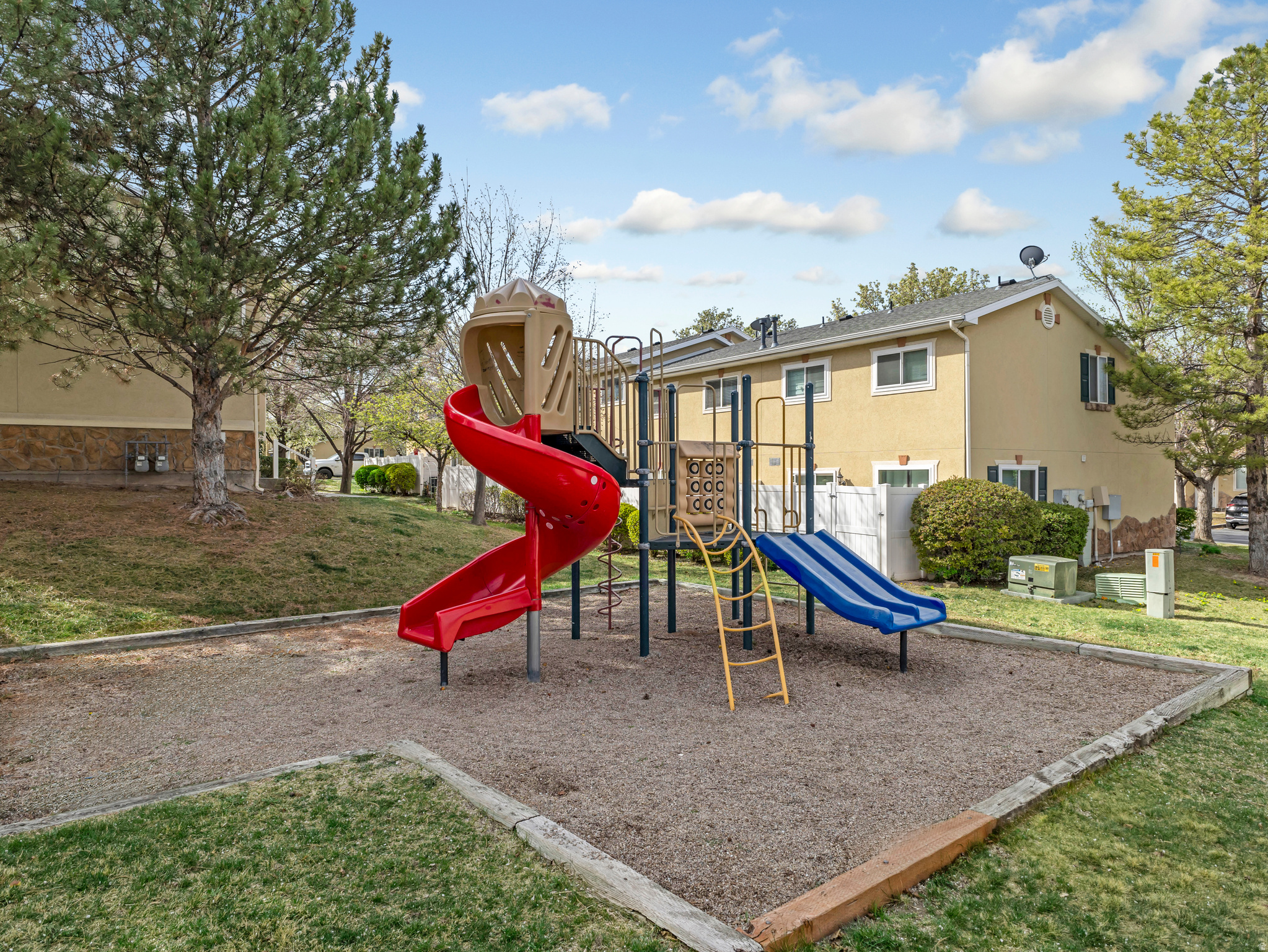 TUSCANY TOWNHOMES PH - Residential