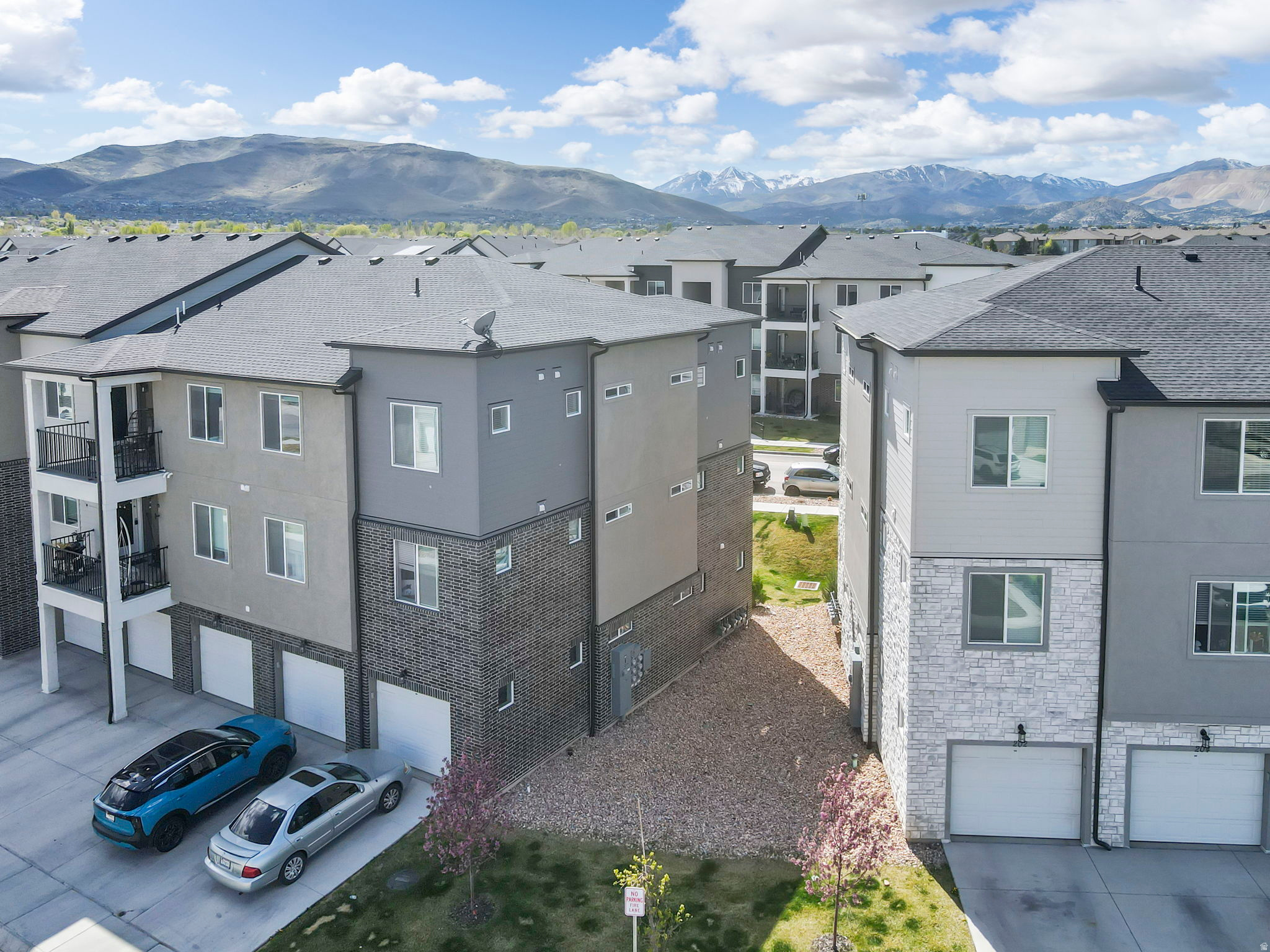 MOUNTAIN RIDGE - Residential