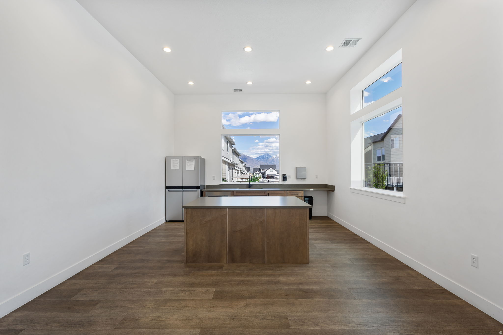MOUNTAIN RIDGE - Residential