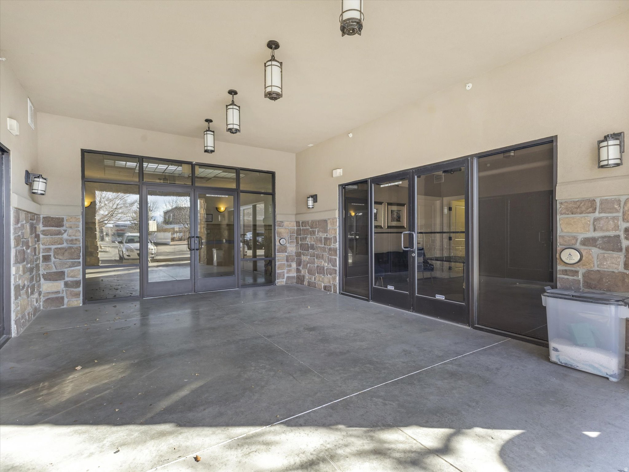 ROCKWELL SQUARE - Commercial Sale