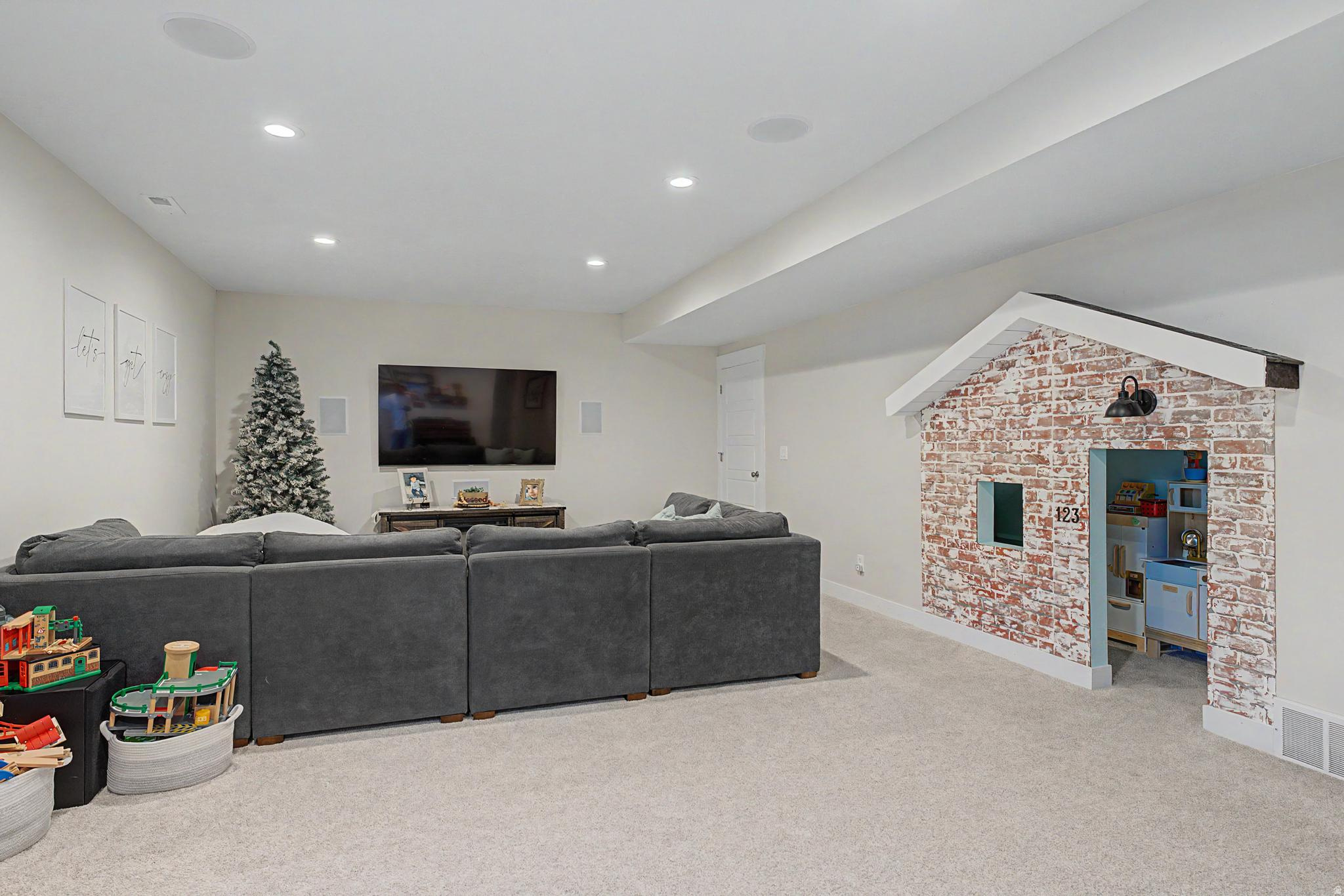 SIERRA ESTATES - Residential
