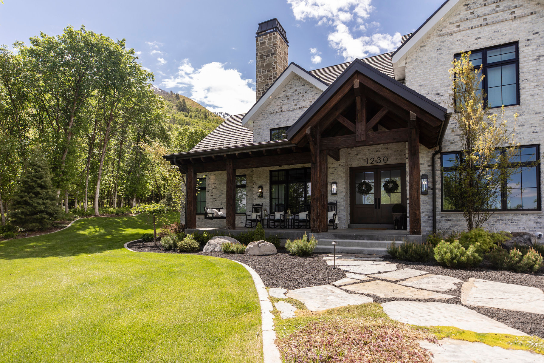 WOODLAND HILLS - Residential