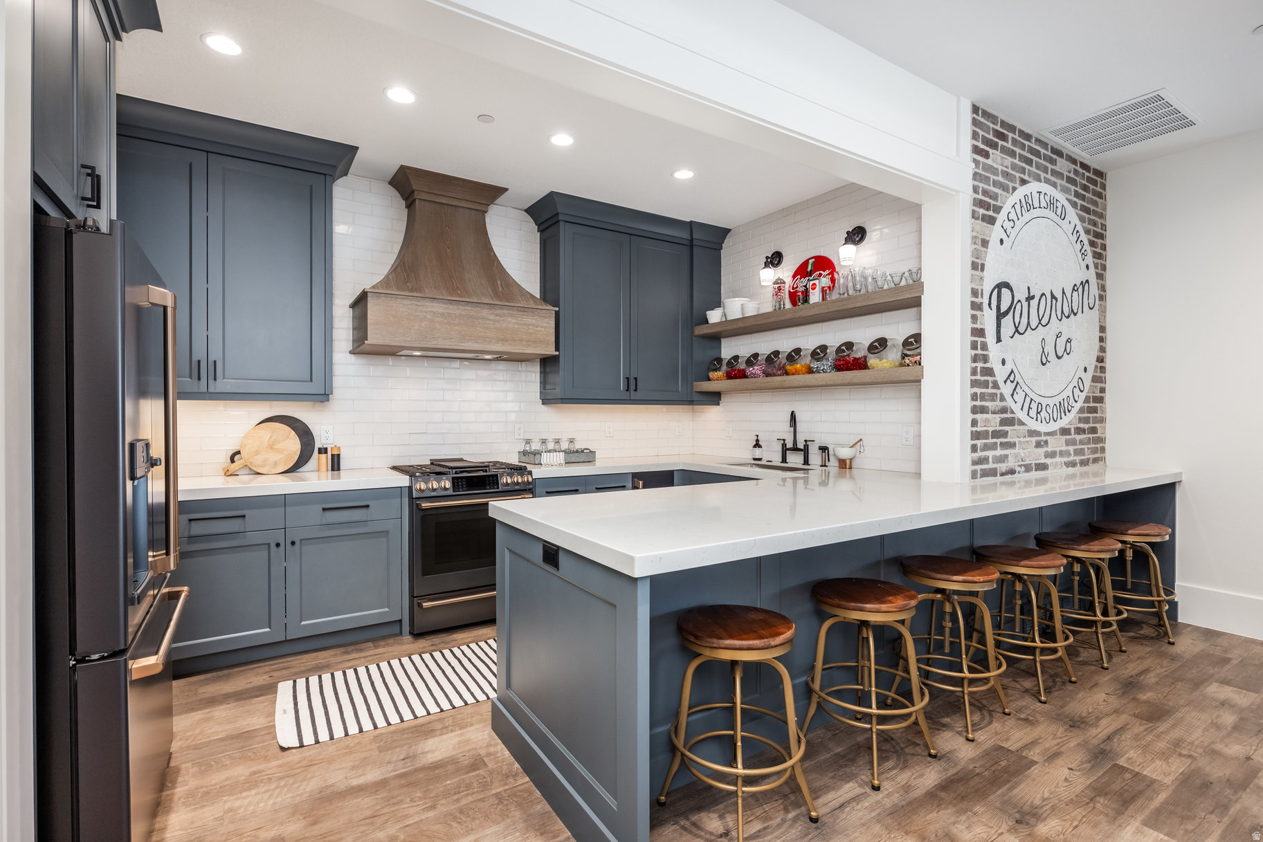 WOODLAND HILLS - Residential