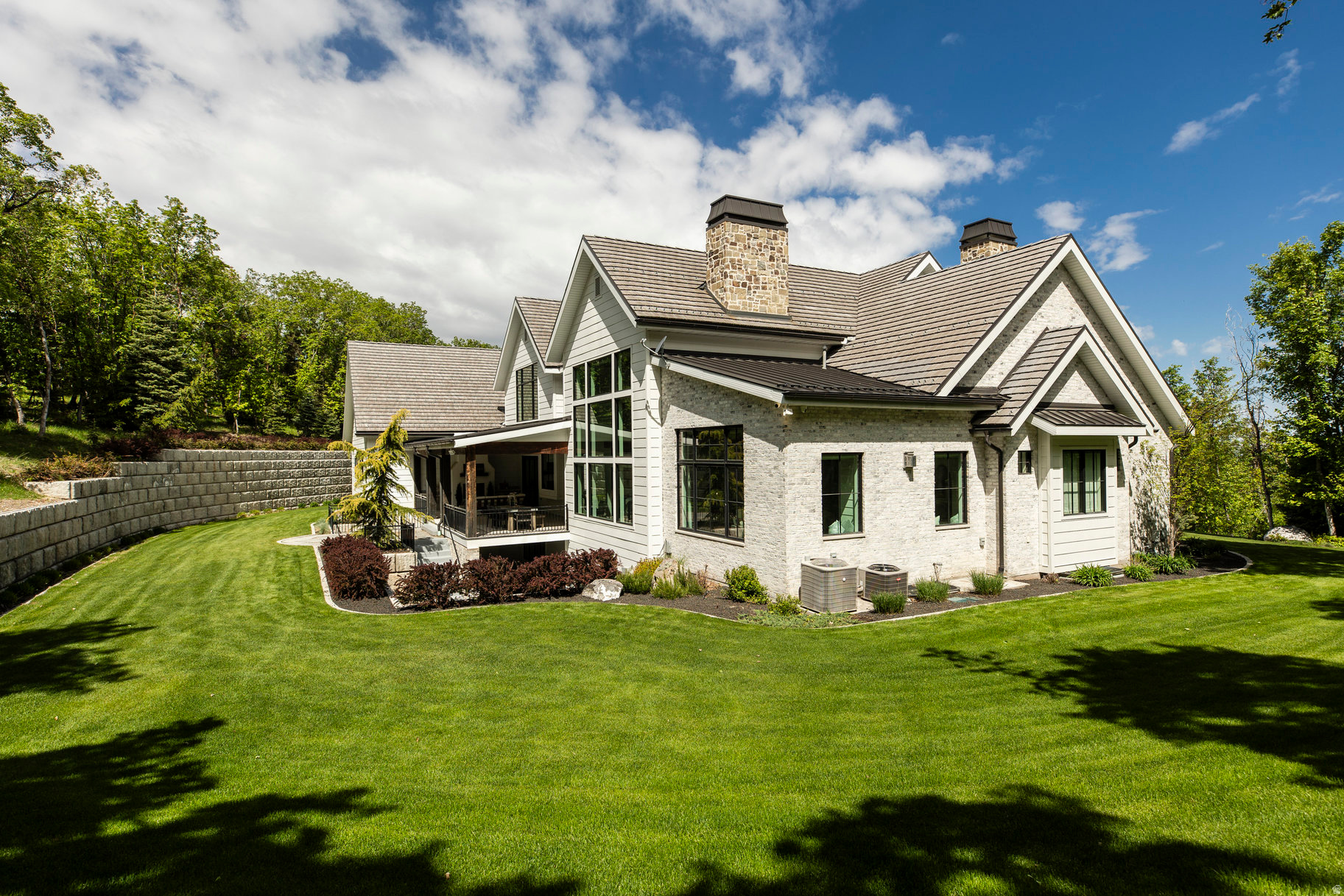 WOODLAND HILLS - Residential