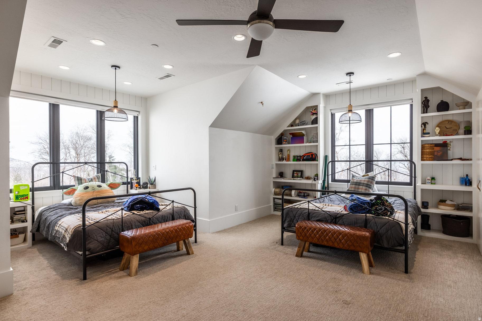 WOODLAND HILLS - Residential