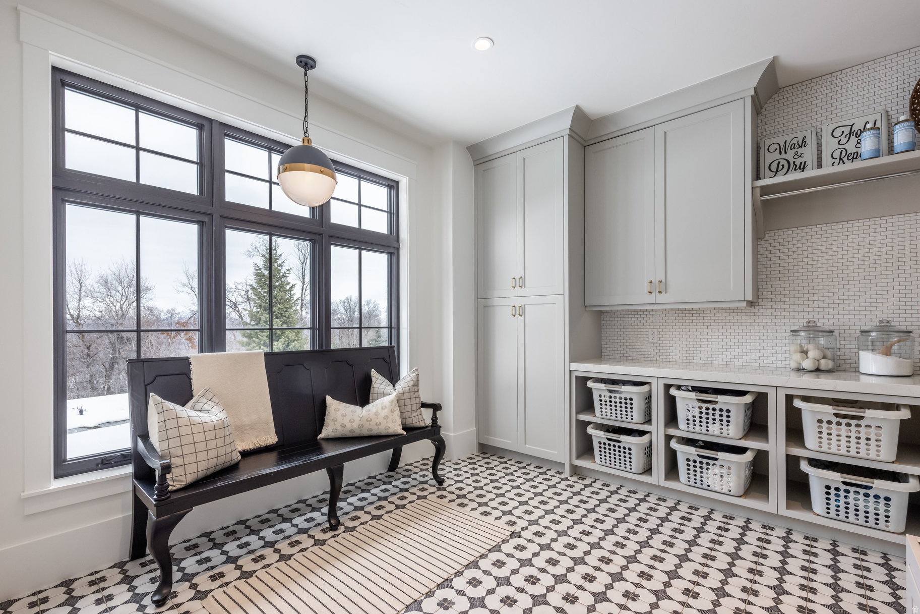 WOODLAND HILLS - Residential