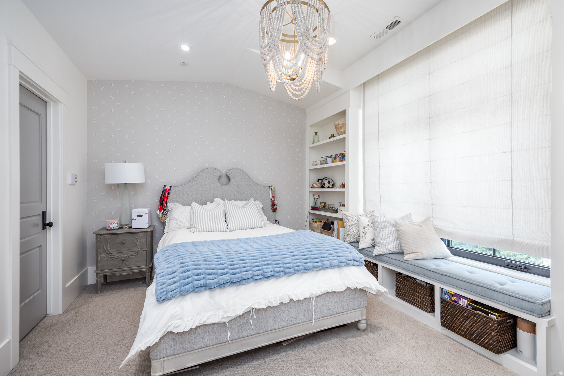 WOODLAND HILLS - Residential