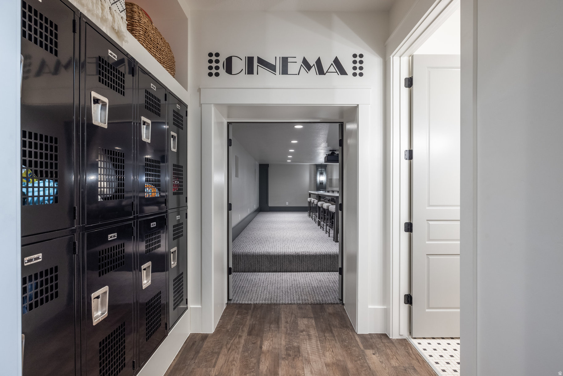 WOODLAND HILLS - Residential