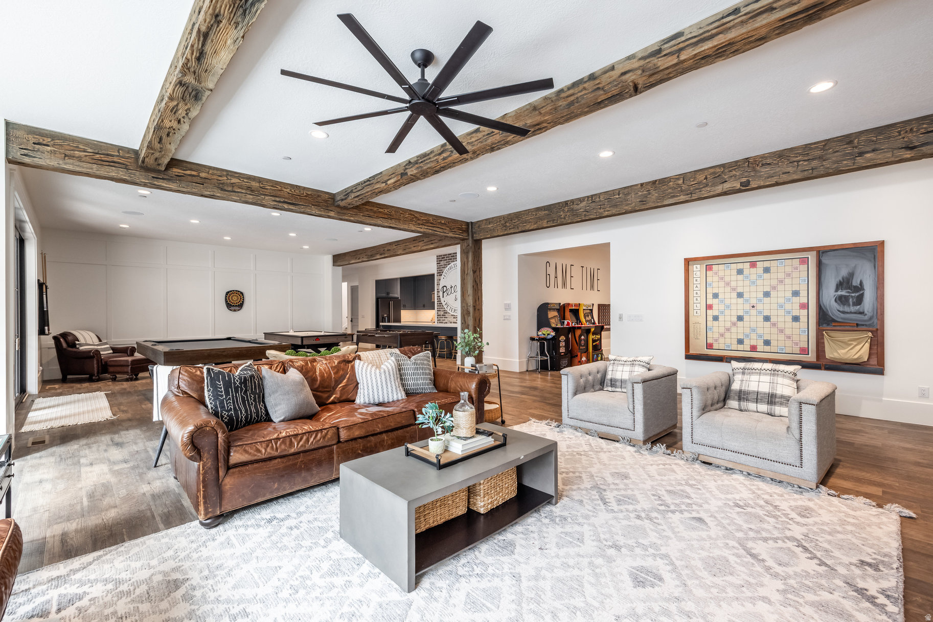 WOODLAND HILLS - Residential