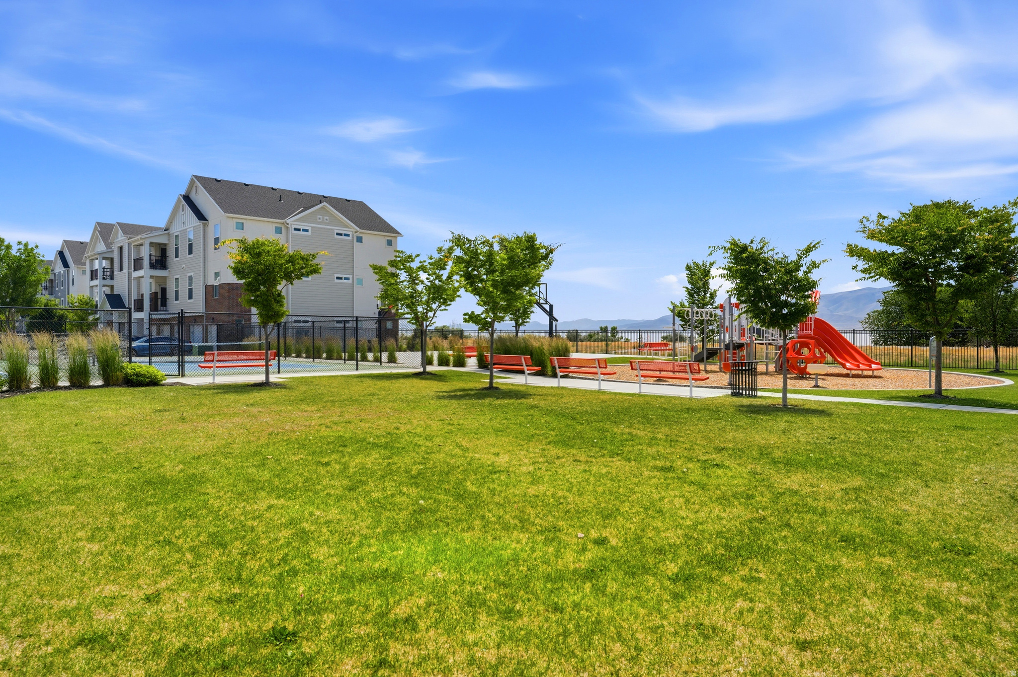 LAKE FRONT - Residential